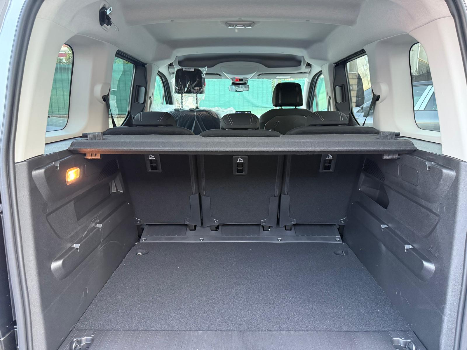 Achat PEUGEOT RIFTER GT 1.6 HDI 92 CH 2026 en France pour importation en Algérie (Neuf). Spécialiste Export -3 ans, CCR, Mujahid chez DJ CAR. Réf 352hcbo