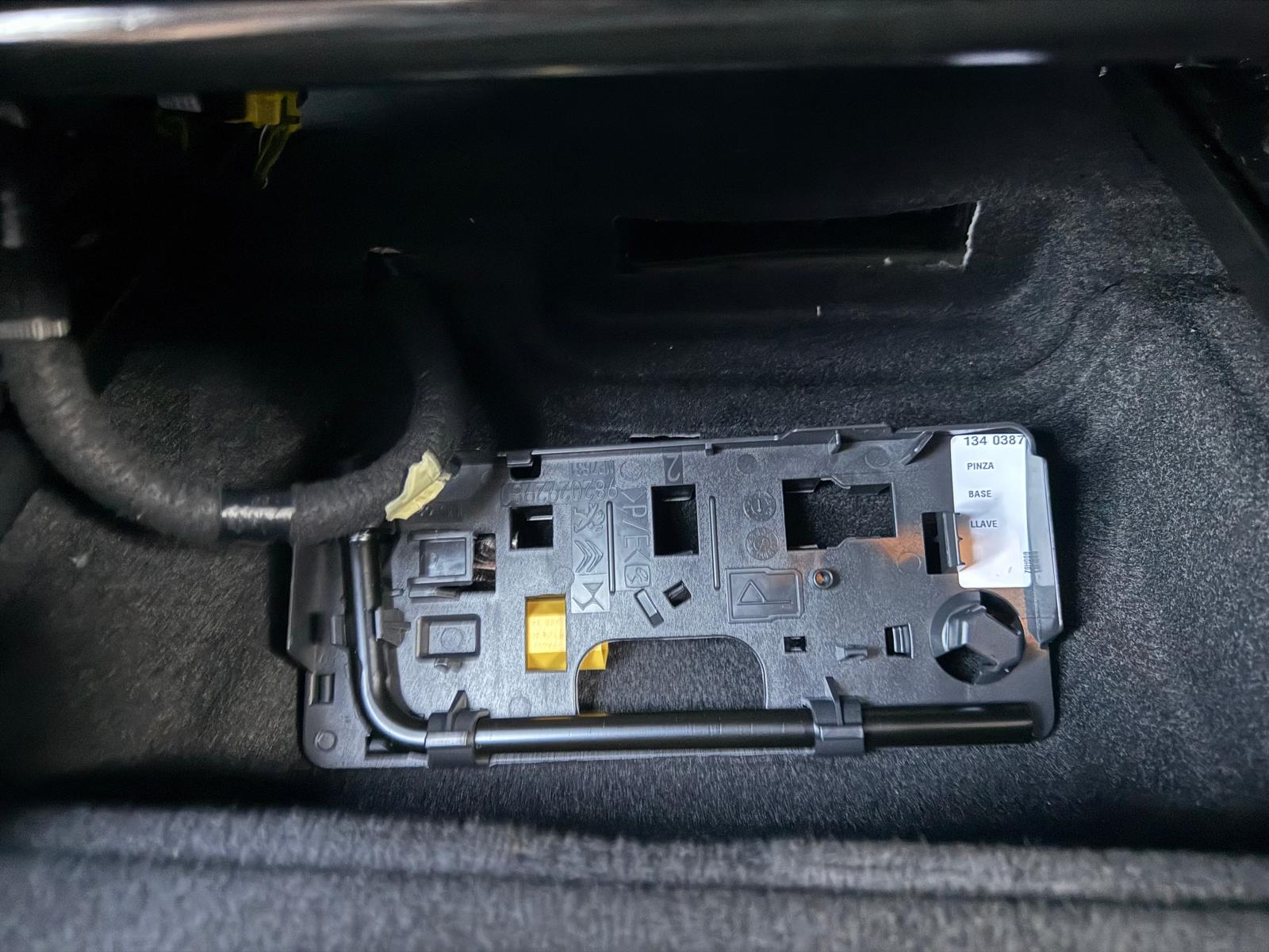 Achat PEUGEOT RIFTER GT 1.6 HDI 92 CH 2026 en France pour importation en Algérie (Neuf). Spécialiste Export -3 ans, CCR, Mujahid chez DJ CAR. Réf 352hcbo