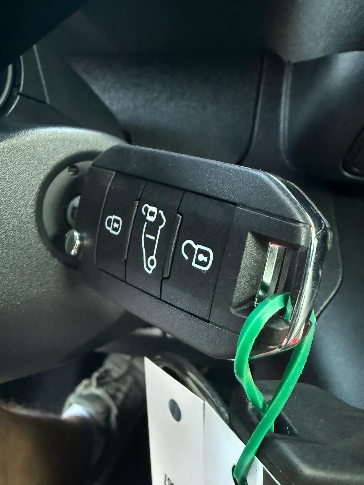 Achat PEUGEOT RIFTER GT 1.6 HDI 92 CH 2026 en France pour importation en Algérie (Neuf). Spécialiste Export -3 ans, CCR, Mujahid chez DJ CAR. Réf 352hcbo