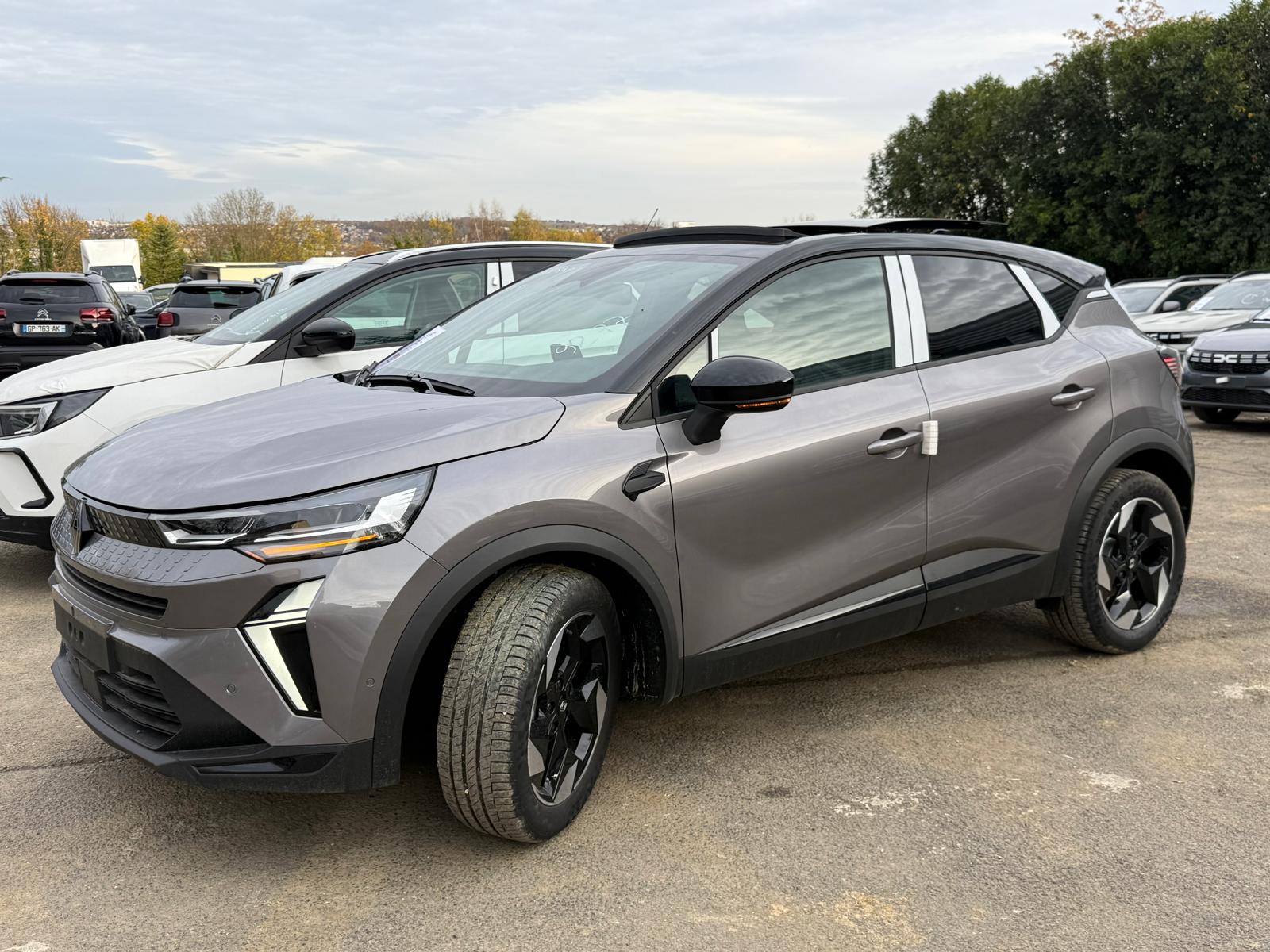 Achat RENAULT CAPTUR TECHNO 1.3 TCE 155 CH BVA TOIT NOIR 2026 en France pour importation en Algérie (Neuf). Spécialiste Export -3 ans, CCR, Mujahid chez DJ CAR. Réf 4e7undj