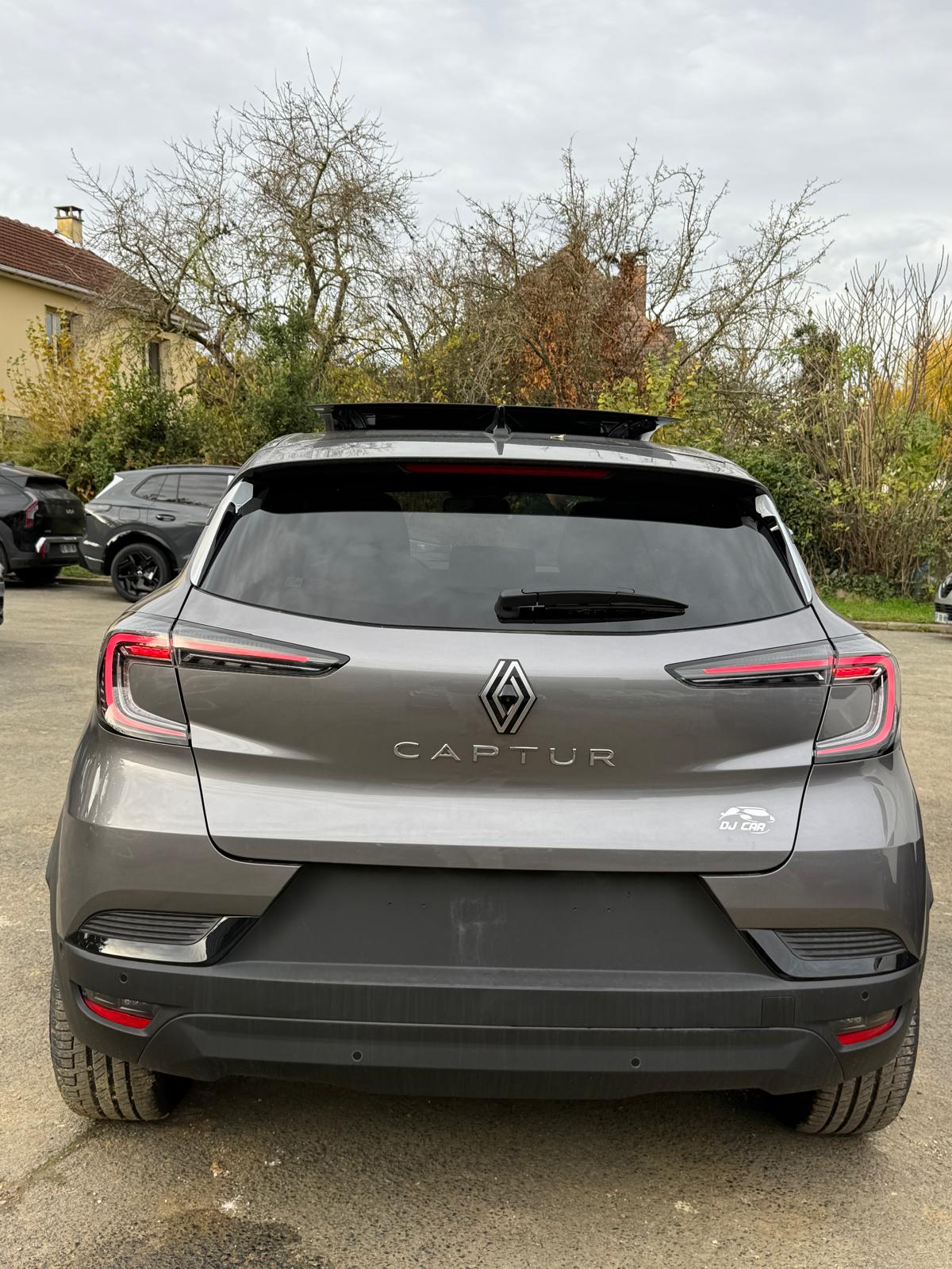 Achat RENAULT CAPTUR TECHNO 1.3 TCE 155 CH BVA TOIT NOIR 2026 en France pour importation en Algérie (Neuf). Spécialiste Export -3 ans, CCR, Mujahid chez DJ CAR. Réf 4e7undj