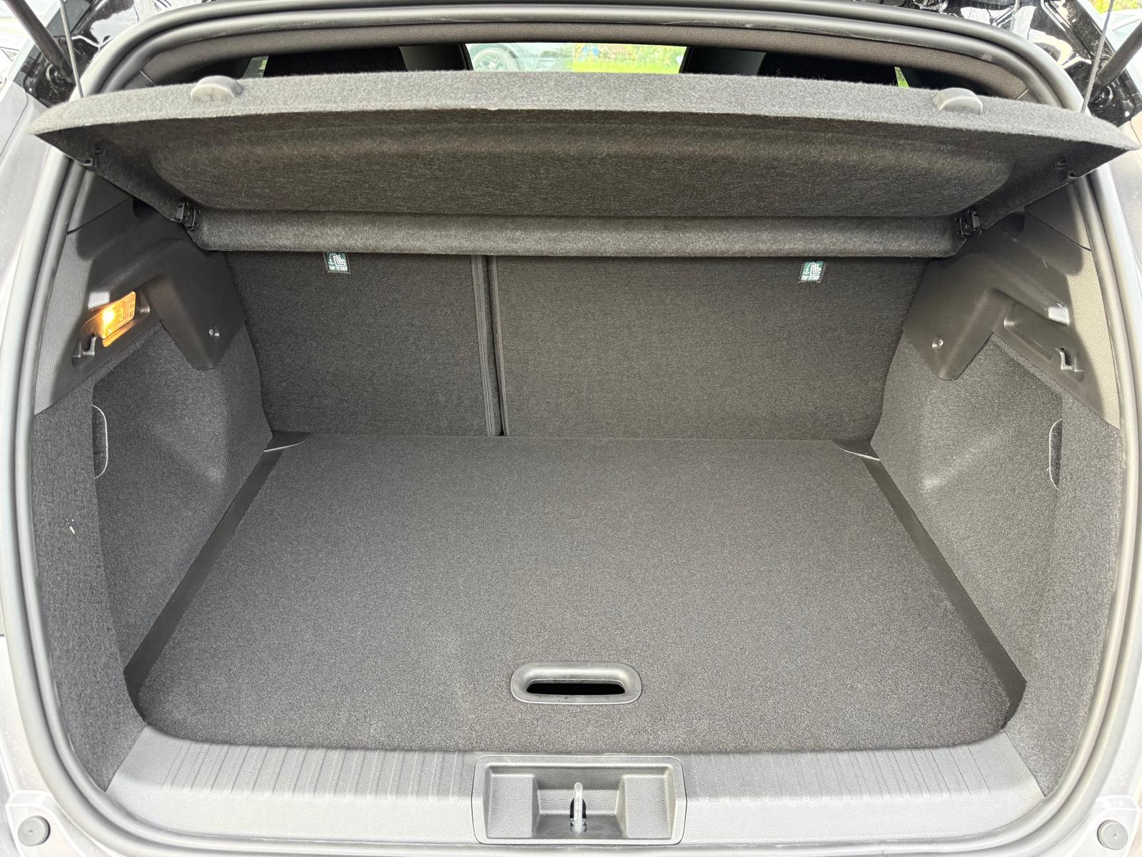 Achat RENAULT CAPTUR TECHNO 1.3 TCE 155 CH BVA TOIT NOIR 2026 en France pour importation en Algérie (Neuf). Spécialiste Export -3 ans, CCR, Mujahid chez DJ CAR. Réf 4e7undj