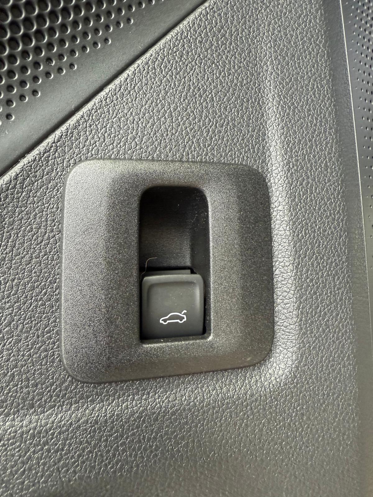 Achat VOLKSWAGEN TIGUAN R-LINE FULL 2.0 TDI 193 CH 4MOTION ALCANTARA 2026 en France pour importation en Algérie (Neuf). Spécialiste Export -3 ans, CCR, Mujahid chez DJ CAR. Réf es0e4w1