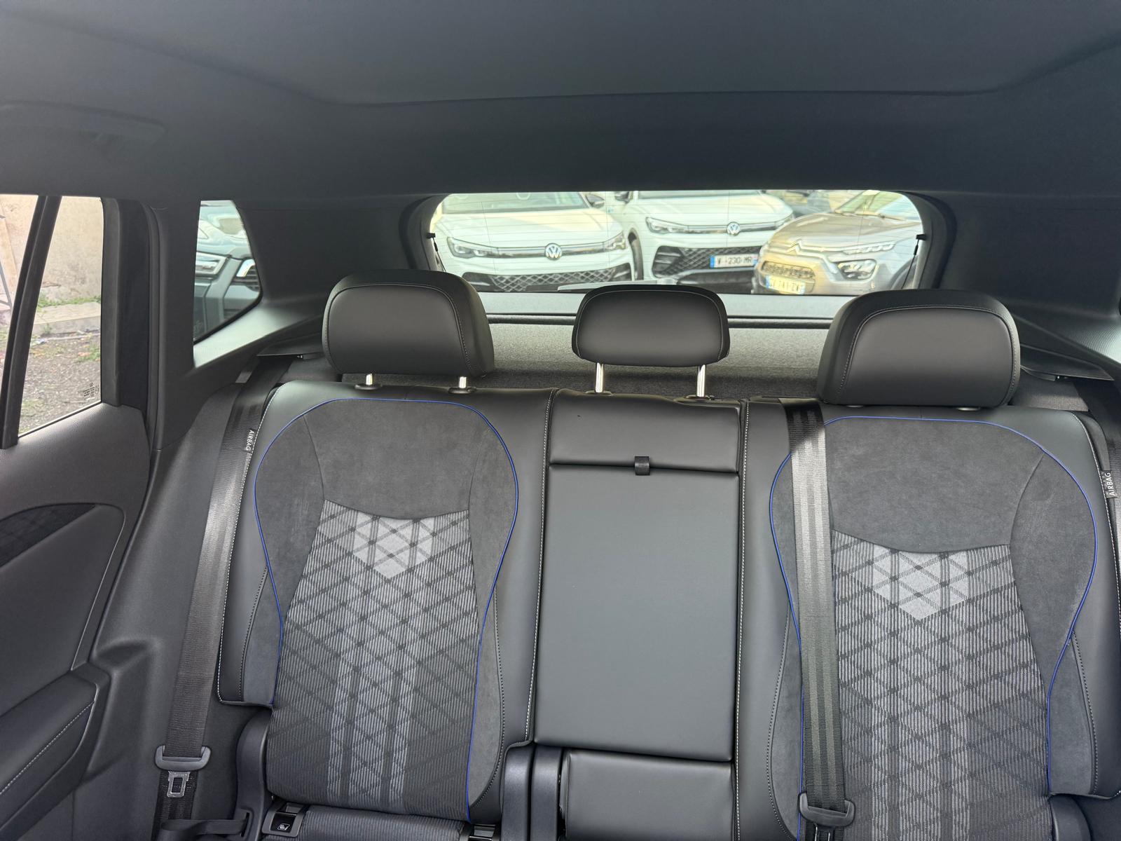 Achat VOLKSWAGEN TIGUAN R-LINE FULL 2.0 TDI 193 CH 4MOTION ALCANTARA 2026 en France pour importation en Algérie (Neuf). Spécialiste Export -3 ans, CCR, Mujahid chez DJ CAR. Réf es0e4w1