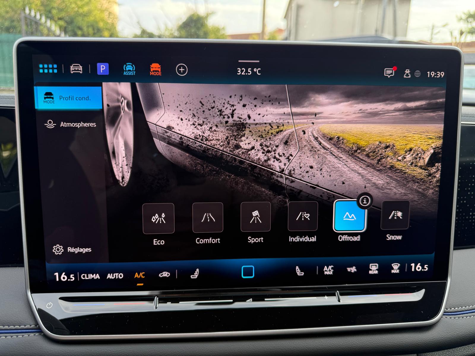 Achat VOLKSWAGEN TIGUAN R-LINE FULL 2.0 TDI 193 CH 4MOTION ALCANTARA 2026 en France pour importation en Algérie (Neuf). Spécialiste Export -3 ans, CCR, Mujahid chez DJ CAR. Réf es0e4w1