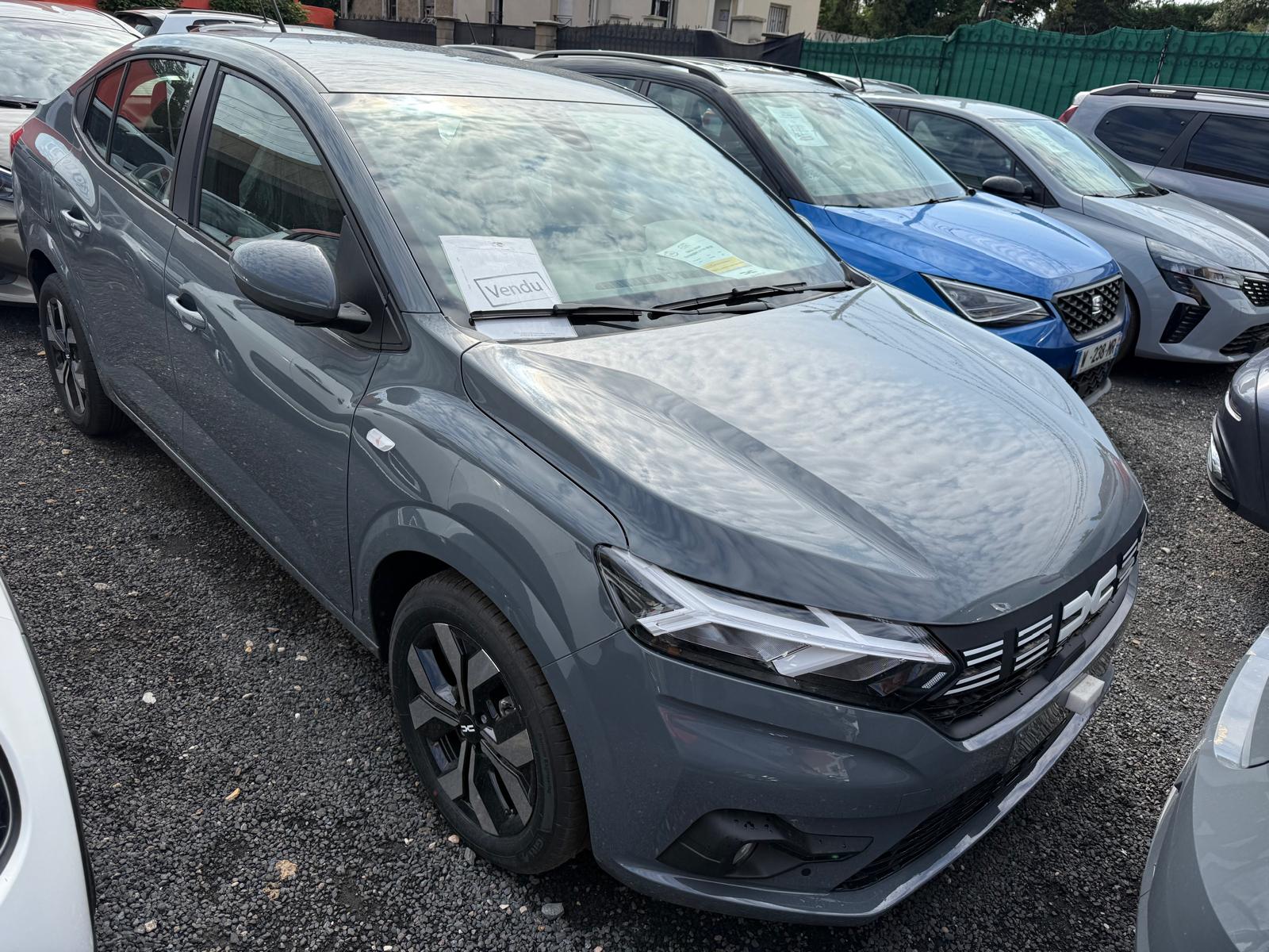 Achat DACIA LOGAN EXPRESSION 1.0 TCE 100 CH 2026 en France pour importation en Algérie (Neuf). Spécialiste Export -3 ans, CCR, Mujahid chez DJ CAR. Réf 11u81wvz