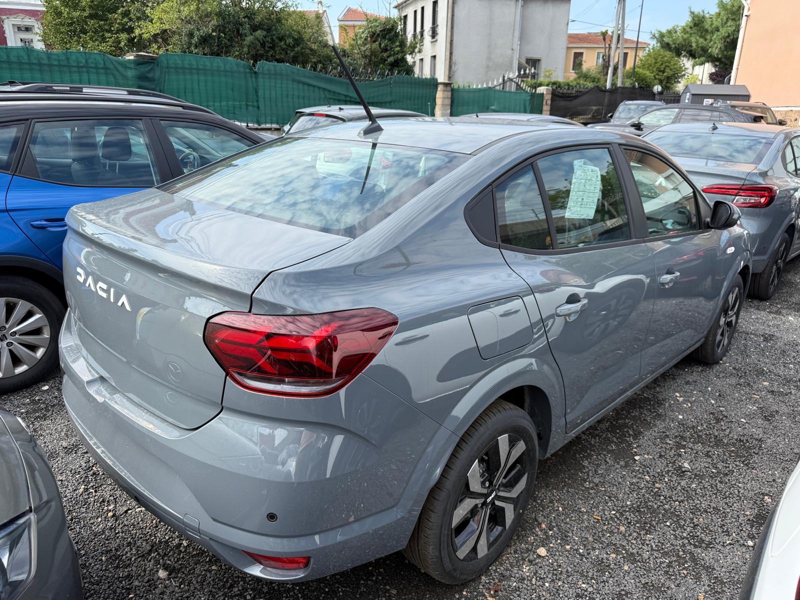 Achat DACIA LOGAN EXPRESSION 1.0 TCE 100 CH 2026 en France pour importation en Algérie (Neuf). Spécialiste Export -3 ans, CCR, Mujahid chez DJ CAR. Réf 11u81wvz