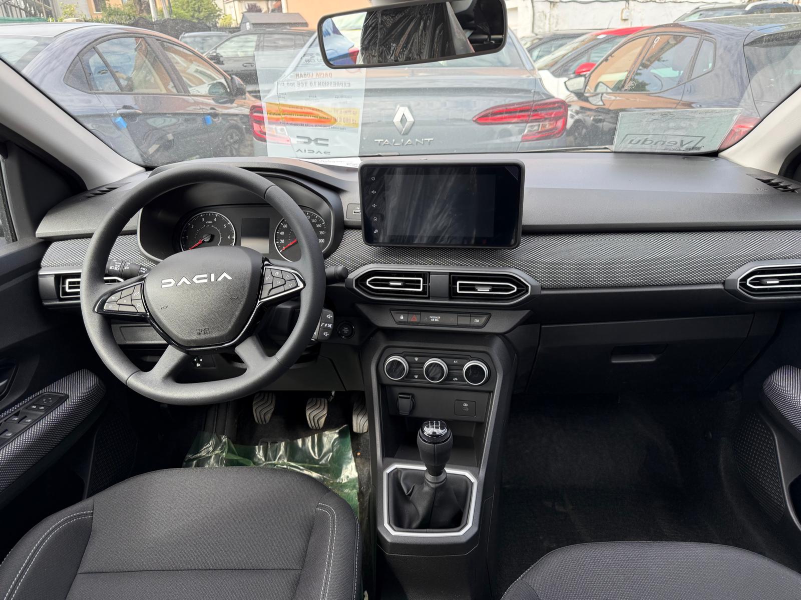 Achat DACIA LOGAN EXPRESSION 1.0 TCE 100 CH 2026 en France pour importation en Algérie (Neuf). Spécialiste Export -3 ans, CCR, Mujahid chez DJ CAR. Réf 11u81wvz