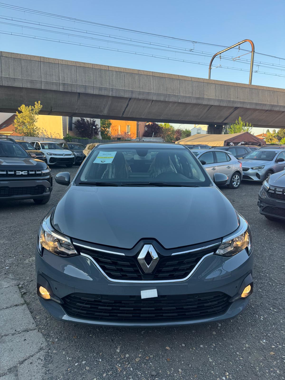 Achat RENAULT TALIANT  ZEN 1.0 TCE 100 CH BVA 2026 en France pour importation en Algérie (Neuf). Spécialiste Export -3 ans, CCR, Mujahid chez DJ CAR. Réf cizbm1ja