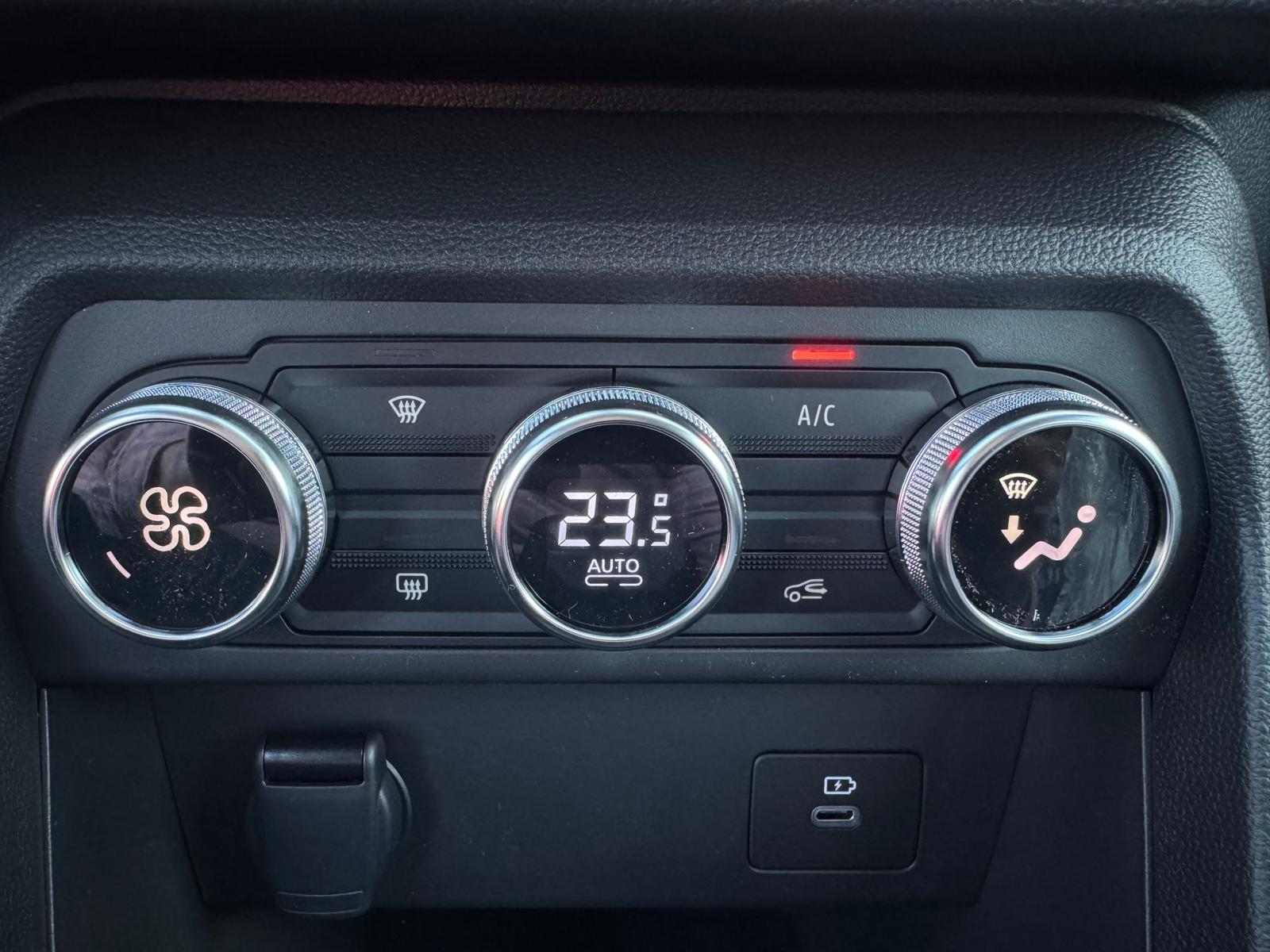 Achat RENAULT TALIANT  ZEN 1.0 TCE 100 CH BVA 2026 en France pour importation en Algérie (Neuf). Spécialiste Export -3 ans, CCR, Mujahid chez DJ CAR. Réf cizbm1ja