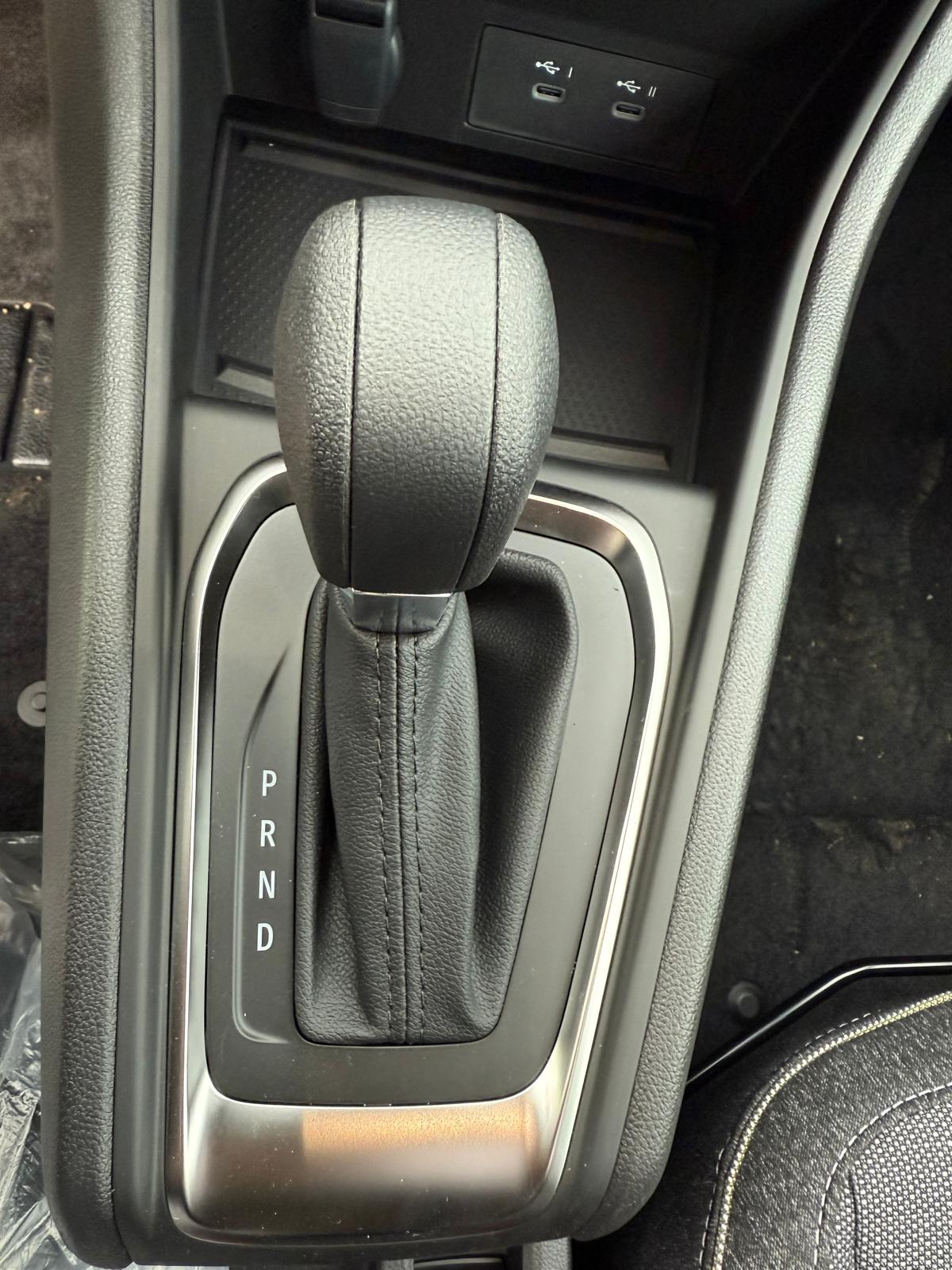 Achat RENAULT CAPTUR TECHNO 1.3 TCE 155 CH BVA TOIT NOIR 2026 en France pour importation en Algérie (Neuf). Spécialiste Export -3 ans, CCR, Mujahid chez DJ CAR. Réf 4e7undj