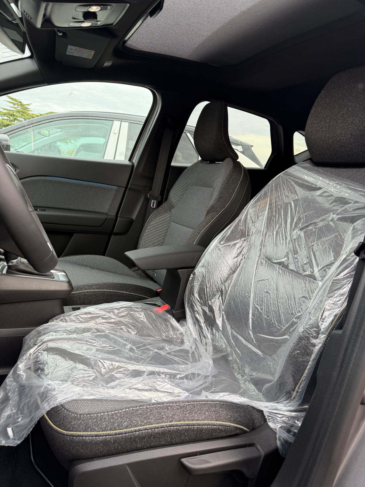 Achat RENAULT CAPTUR TECHNO 1.3 TCE 155 CH BVA TOIT NOIR 2026 en France pour importation en Algérie (Neuf). Spécialiste Export -3 ans, CCR, Mujahid chez DJ CAR. Réf 4e7undj