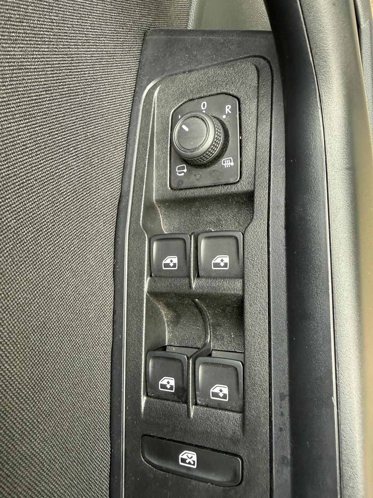 Achat VOLKSWAGEN T-ROC – LIFE 1.5 TSI 150CH DSG7 – 5P 20/11/2024 en France pour importation en Algérie (Occasion). Spécialiste Export -3 ans, CCR, Mujahid chez DJ CAR. Réf bguqgvky