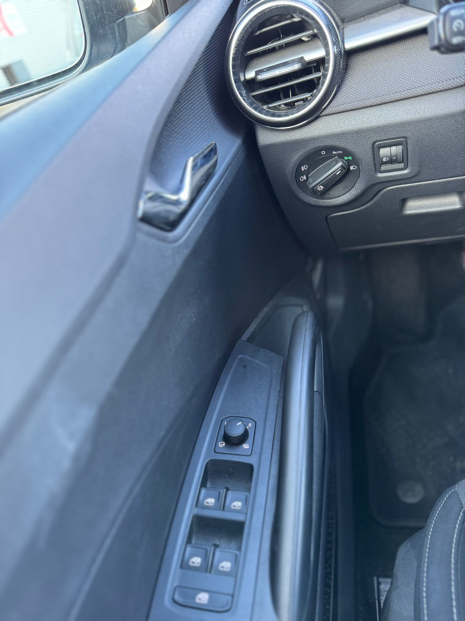 Achat SKODA FABIA 1.0 TSI EVO 95 CV 130 EDITION 06/03/2025 en France pour importation en Algérie (Occasion). Spécialiste Export -3 ans, CCR, Mujahid chez DJ CAR. Réf qi6idns