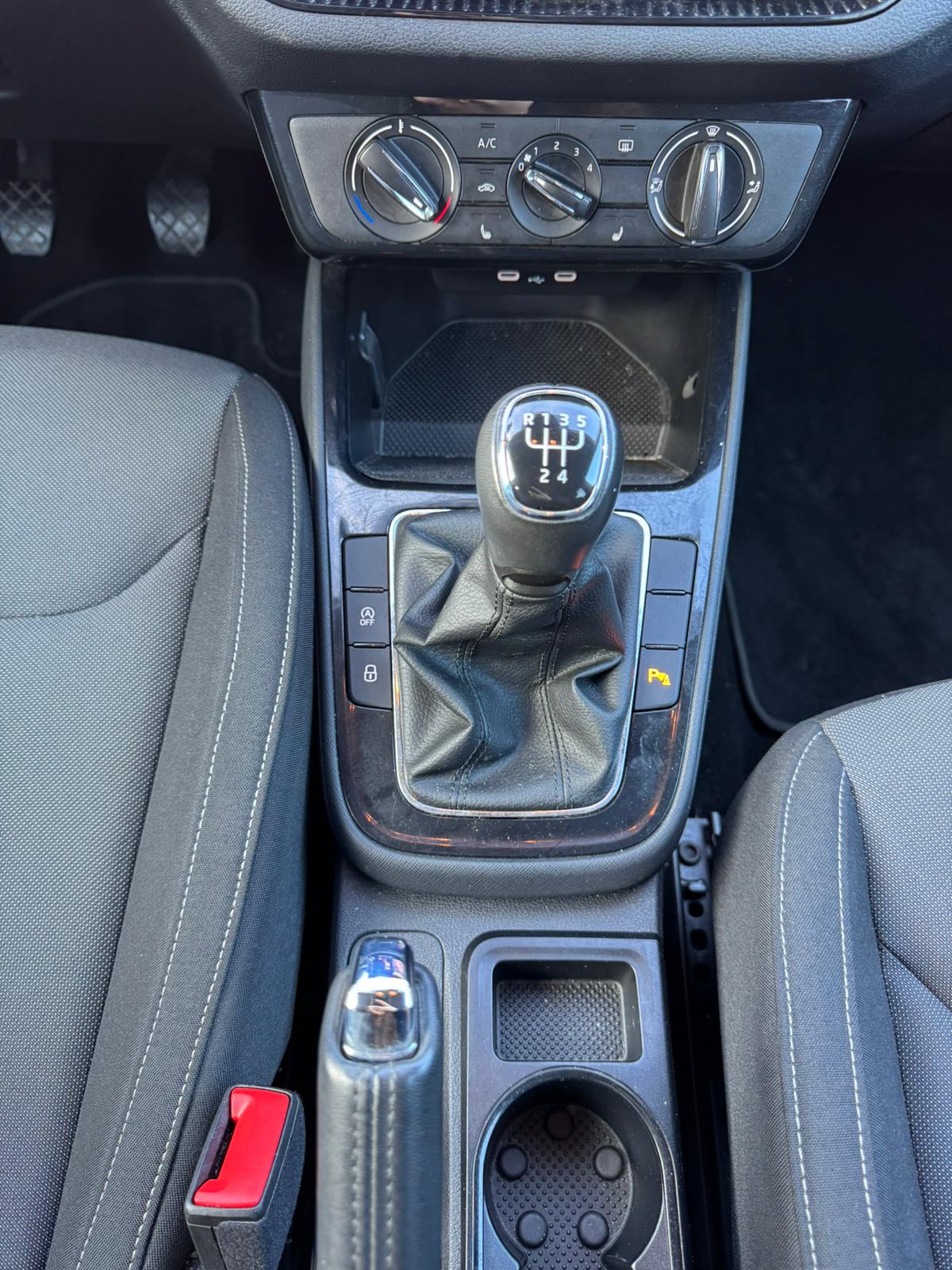 Achat SKODA FABIA 1.0 TSI EVO 95 CV 130 EDITION 06/03/2025 en France pour importation en Algérie (Occasion). Spécialiste Export -3 ans, CCR, Mujahid chez DJ CAR. Réf 18eqkd3b