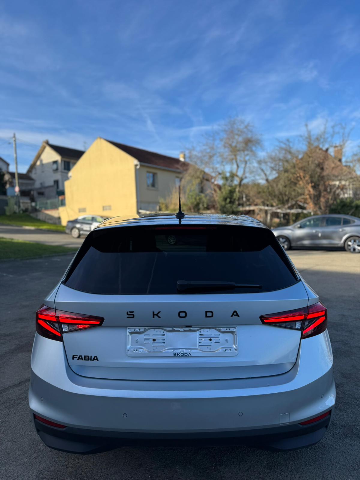 Achat SKODA FABIA 1.0 TSI EVO 95 CV 130 EDITION 06/03/2025 en France pour importation en Algérie (Occasion). Spécialiste Export -3 ans, CCR, Mujahid chez DJ CAR. Réf 18eqkd3b