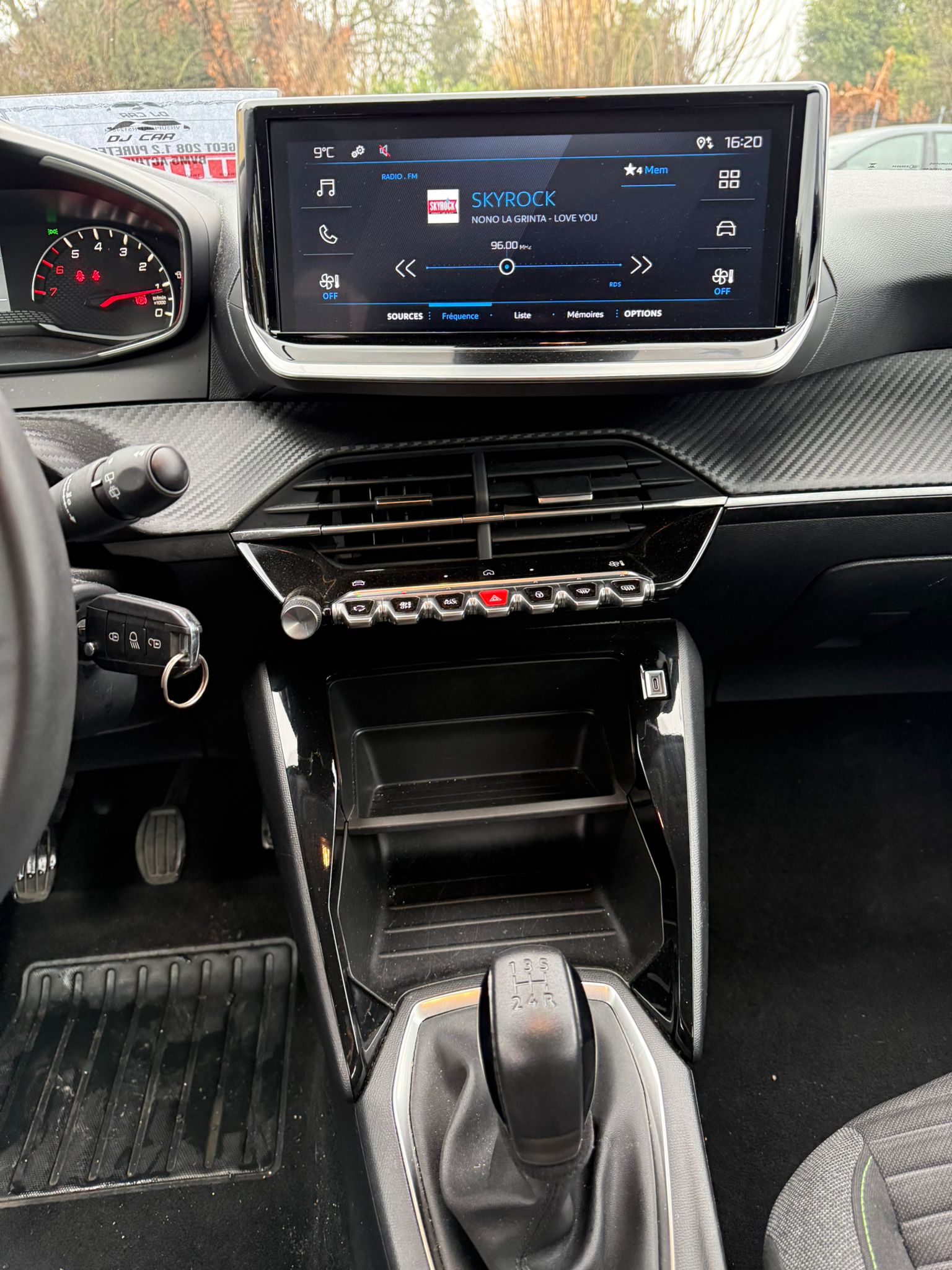 Achat PEUGEOT 208 1.2 PureTech 75 S&S BVM5 Active – 5P 31/10/2024 en France pour importation en Algérie (Occasion). Spécialiste Export -3 ans, CCR, Mujahid chez DJ CAR. Réf wlm8cw9io