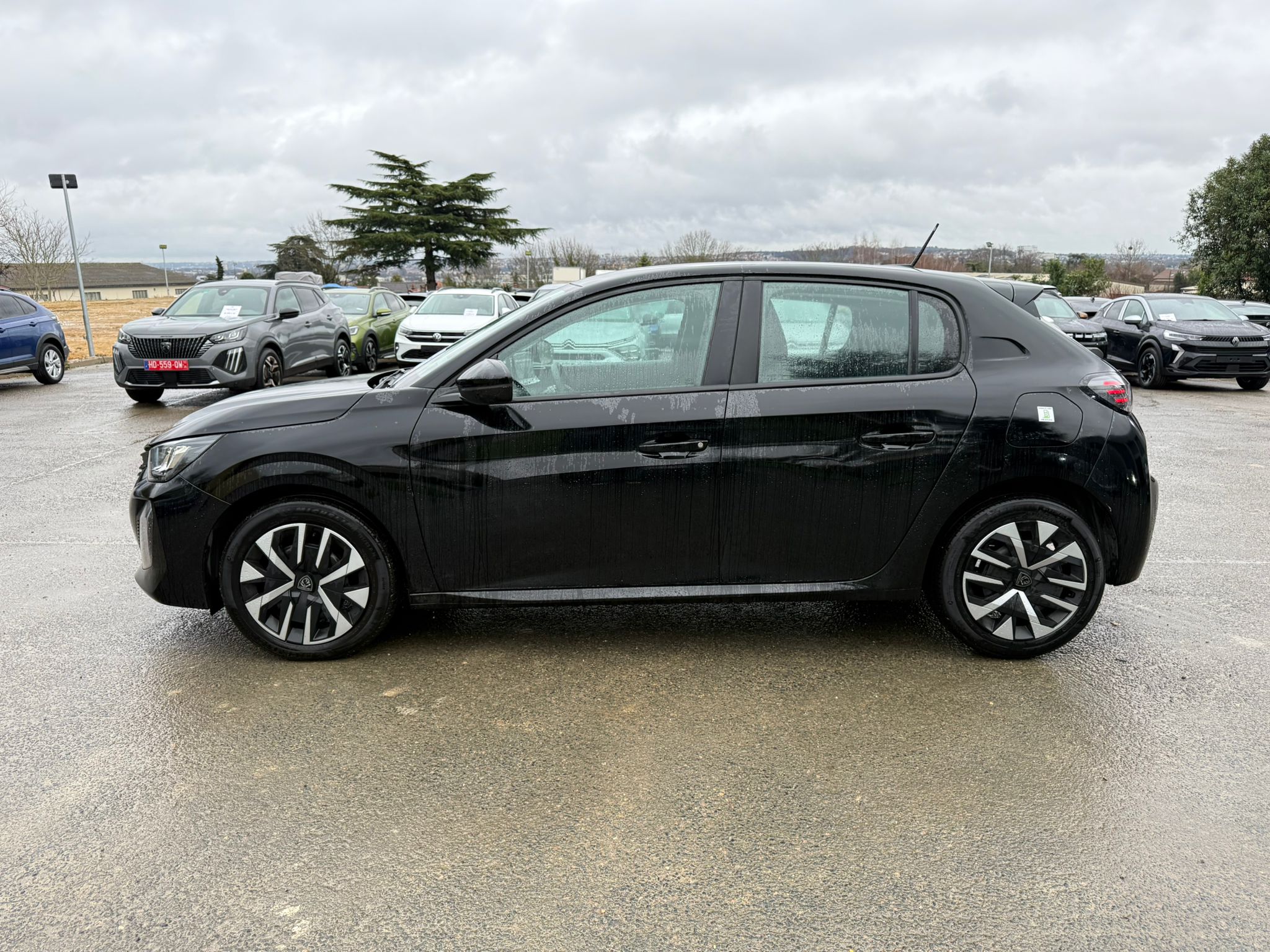 Achat PEUGEOT 208 1.2 PureTech 75 S&S BVM5 Active – 5P 31/10/2024 en France pour importation en Algérie (Occasion). Spécialiste Export -3 ans, CCR, Mujahid chez DJ CAR. Réf wlm8cw9io