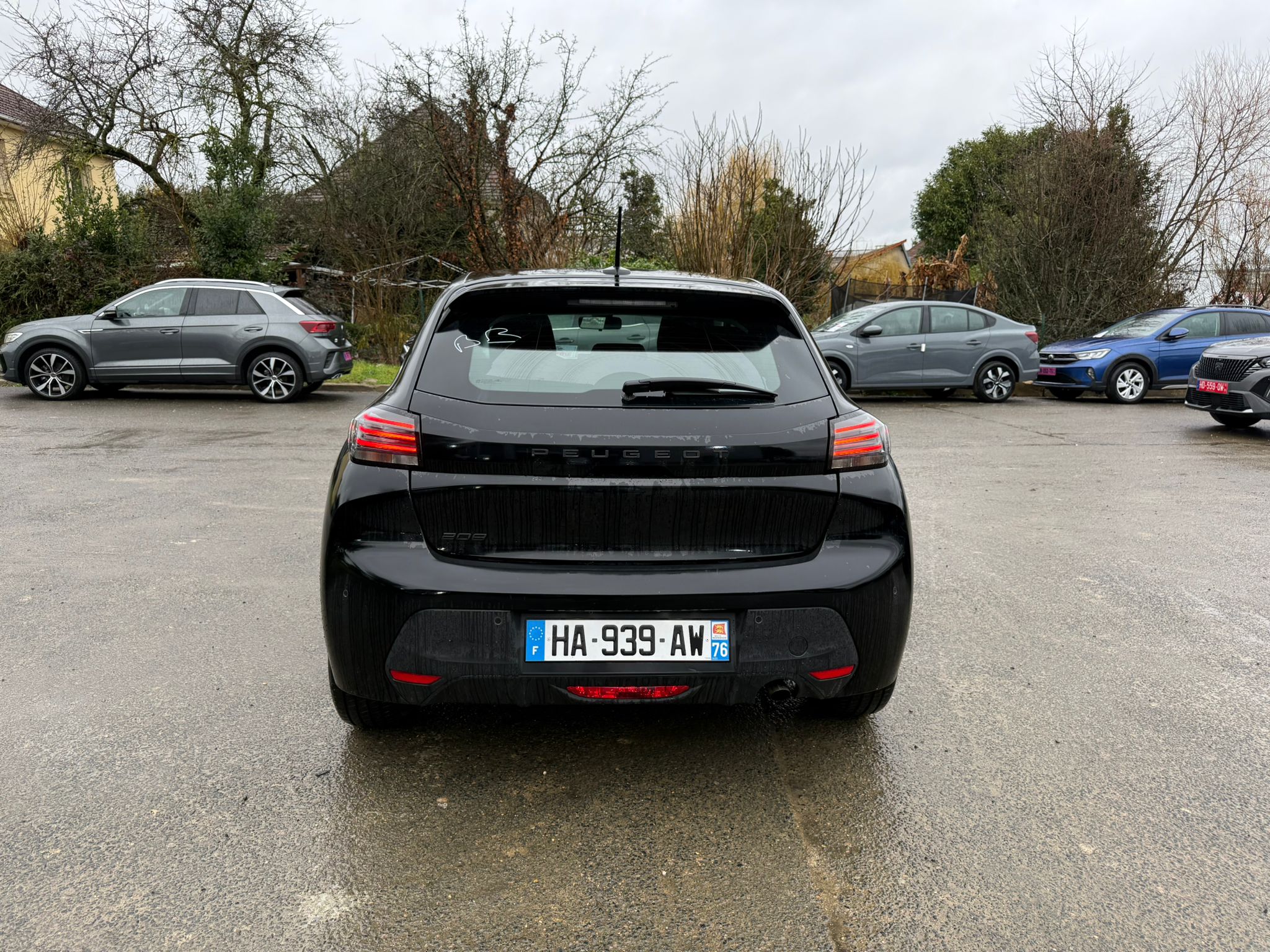 Achat PEUGEOT 208 1.2 PureTech 75 S&S BVM5 Active – 5P 31/10/2024 en France pour importation en Algérie (Occasion). Spécialiste Export -3 ans, CCR, Mujahid chez DJ CAR. Réf wlm8cw9io