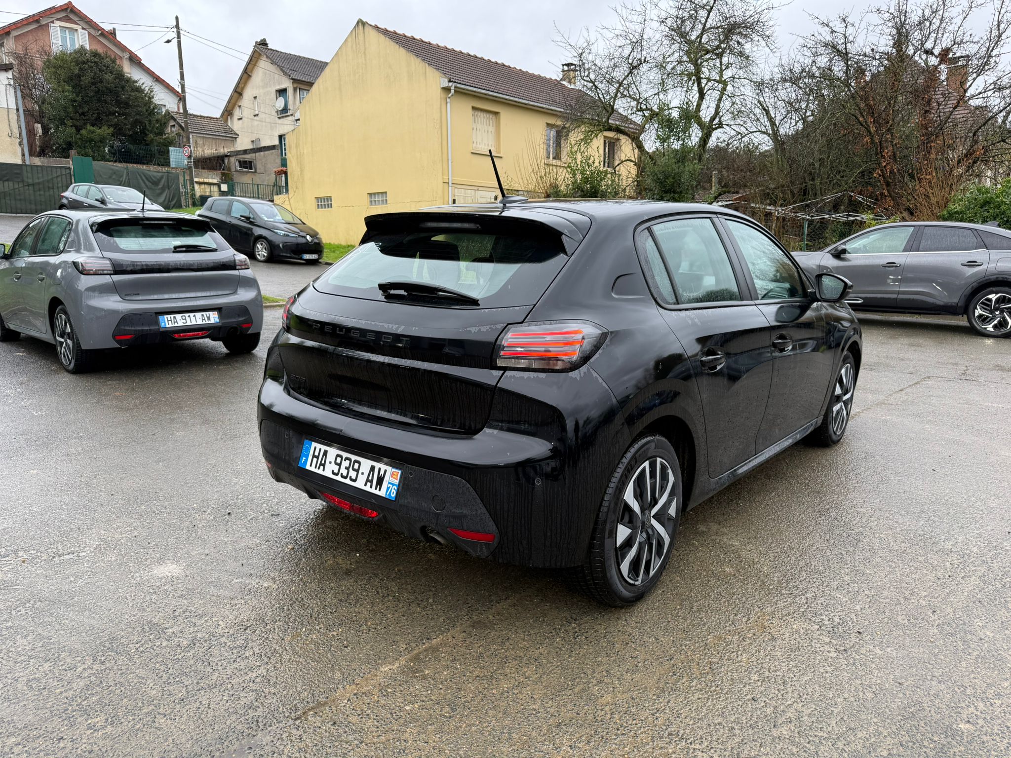 Achat PEUGEOT 208 1.2 PureTech 75 S&S BVM5 Active – 5P 31/10/2024 en France pour importation en Algérie (Occasion). Spécialiste Export -3 ans, CCR, Mujahid chez DJ CAR. Réf wlm8cw9io