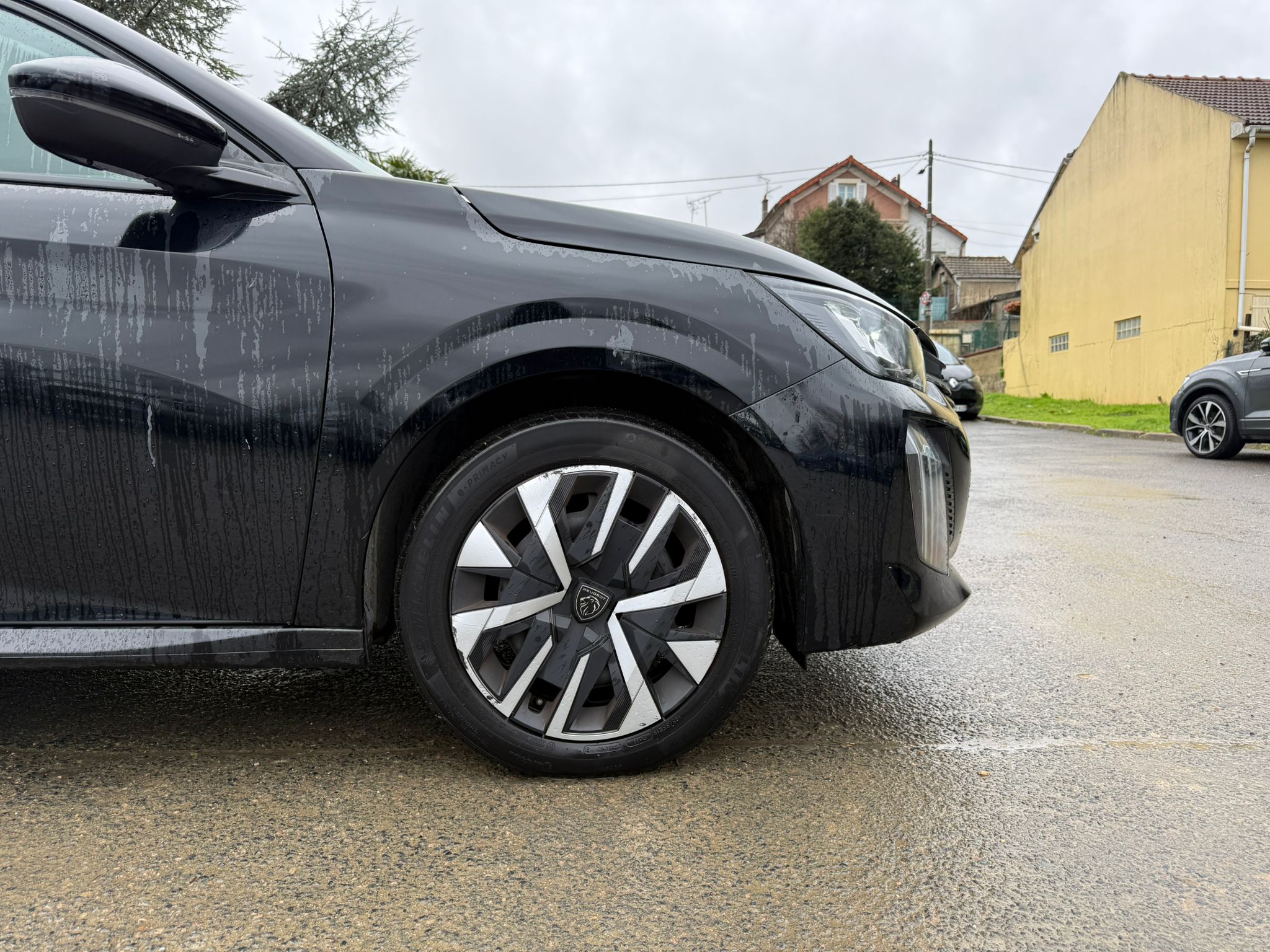 Achat PEUGEOT 208 1.2 PureTech 75 S&S BVM5 Active – 5P 31/10/2024 en France pour importation en Algérie (Occasion). Spécialiste Export -3 ans, CCR, Mujahid chez DJ CAR. Réf wlm8cw9io