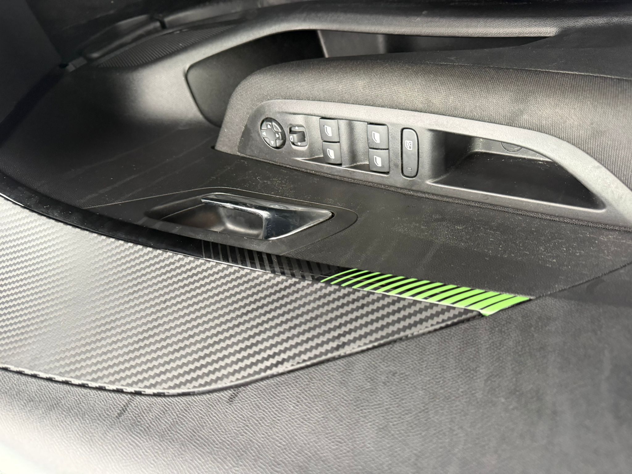 Achat PEUGEOT 208 1.2 PureTech 75 S&S BVM5 Active – 5P 31/10/2024 en France pour importation en Algérie (Occasion). Spécialiste Export -3 ans, CCR, Mujahid chez DJ CAR. Réf wlm8cw9io