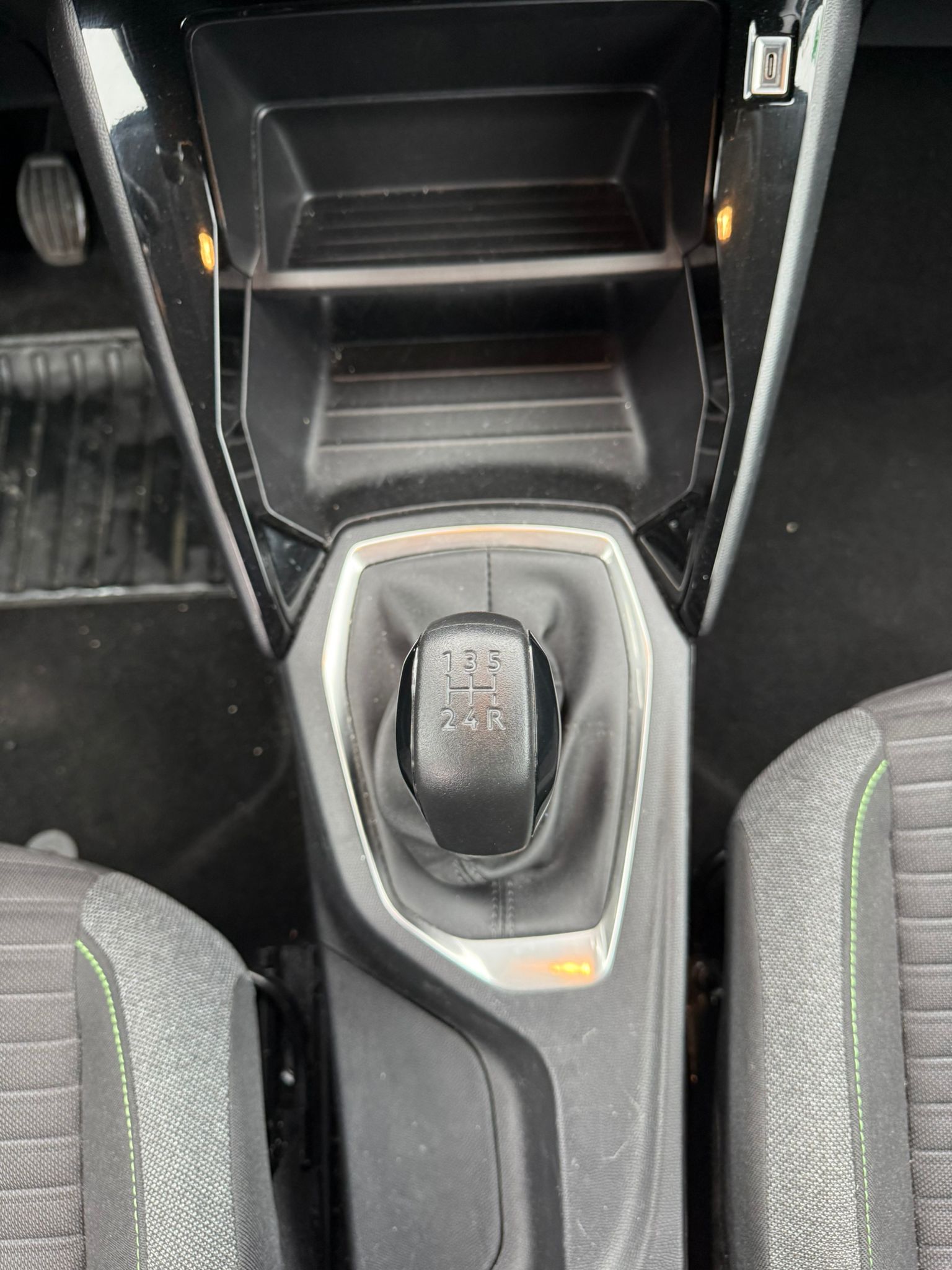 Achat PEUGEOT 208 1.2 PureTech 75 S&S BVM5 Active – 5P 31/10/2024 en France pour importation en Algérie (Occasion). Spécialiste Export -3 ans, CCR, Mujahid chez DJ CAR. Réf wlm8cw9io