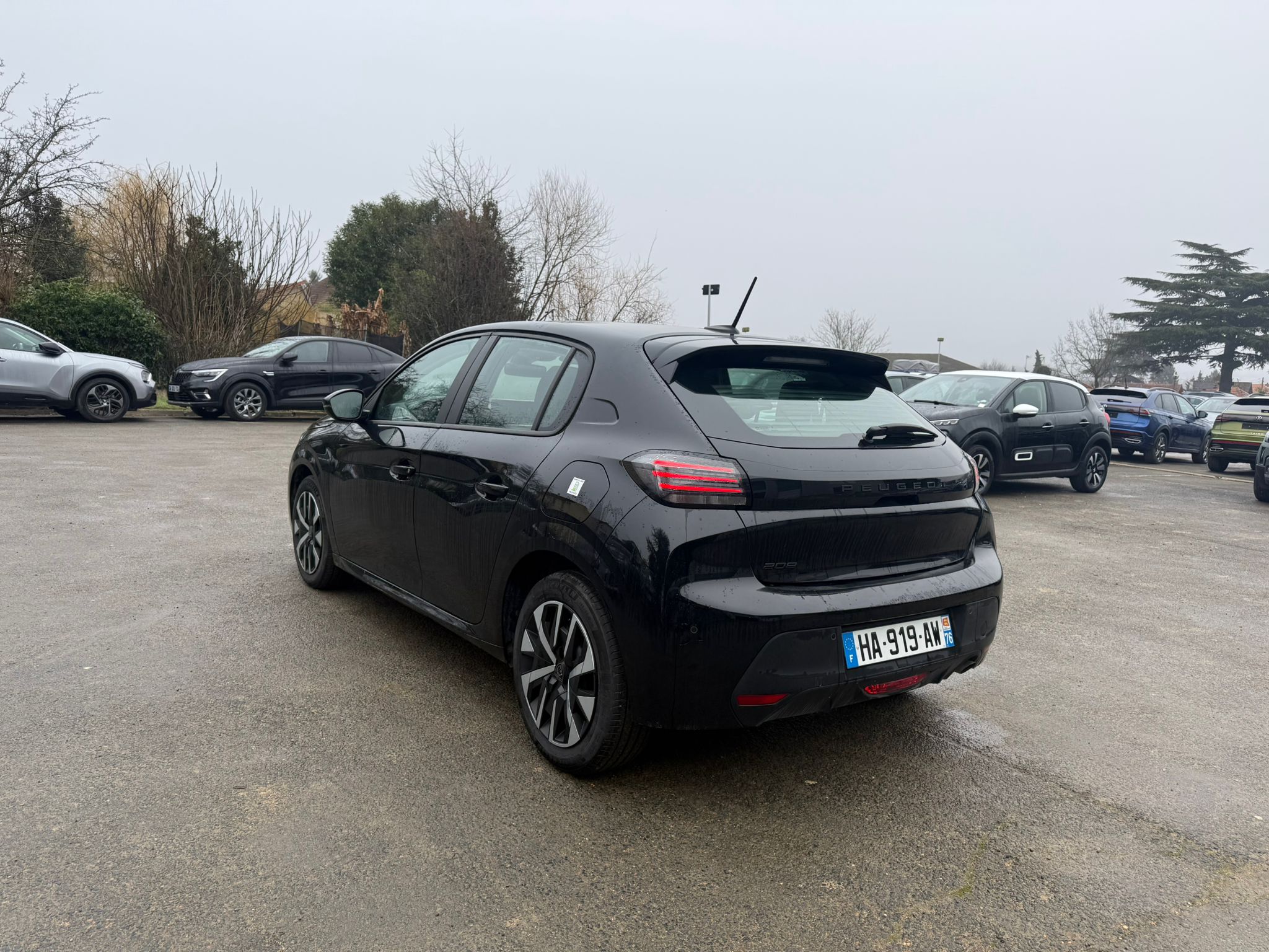 Achat PEUGEOT 208 1.2 PureTech 75 S&S BVM5 Active – 5P 31/10/2024 en France pour importation en Algérie (Occasion). Spécialiste Export -3 ans, CCR, Mujahid chez DJ CAR. Réf 28ziraa