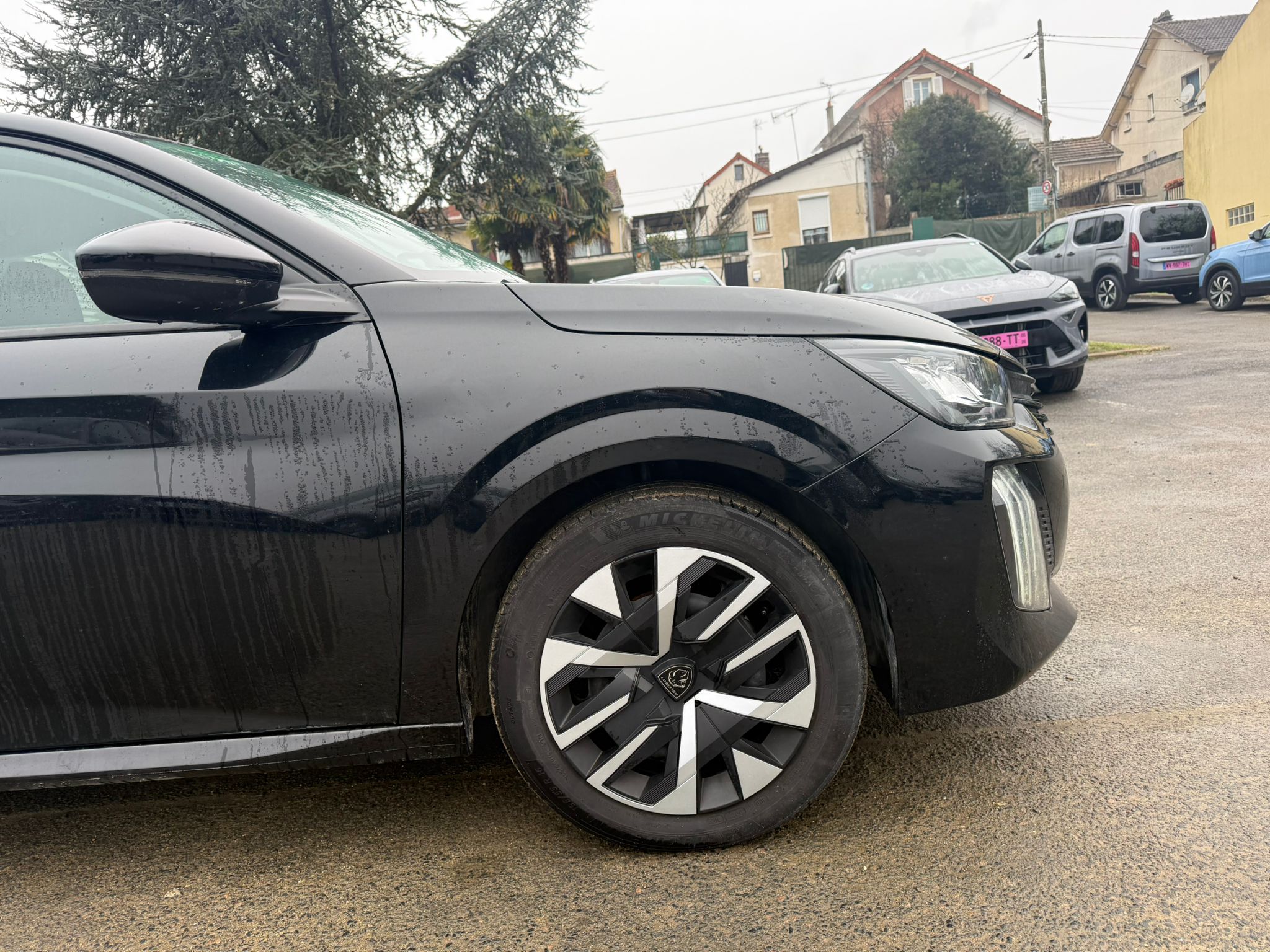 Achat PEUGEOT 208 1.2 PureTech 75 S&S BVM5 Active – 5P 31/10/2024 en France pour importation en Algérie (Occasion). Spécialiste Export -3 ans, CCR, Mujahid chez DJ CAR. Réf 28ziraa