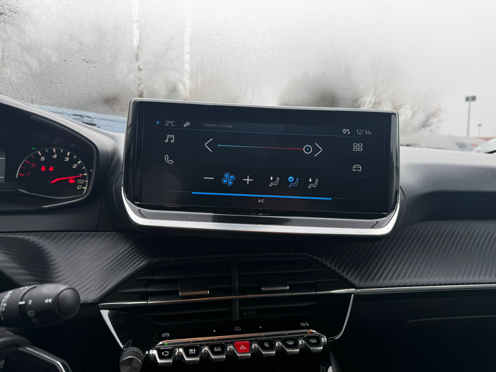 Achat PEUGEOT 208 1.2 PureTech 75 S&S BVM5 Active – 5P 31/10/2024 en France pour importation en Algérie (Occasion). Spécialiste Export -3 ans, CCR, Mujahid chez DJ CAR. Réf 28ziraa