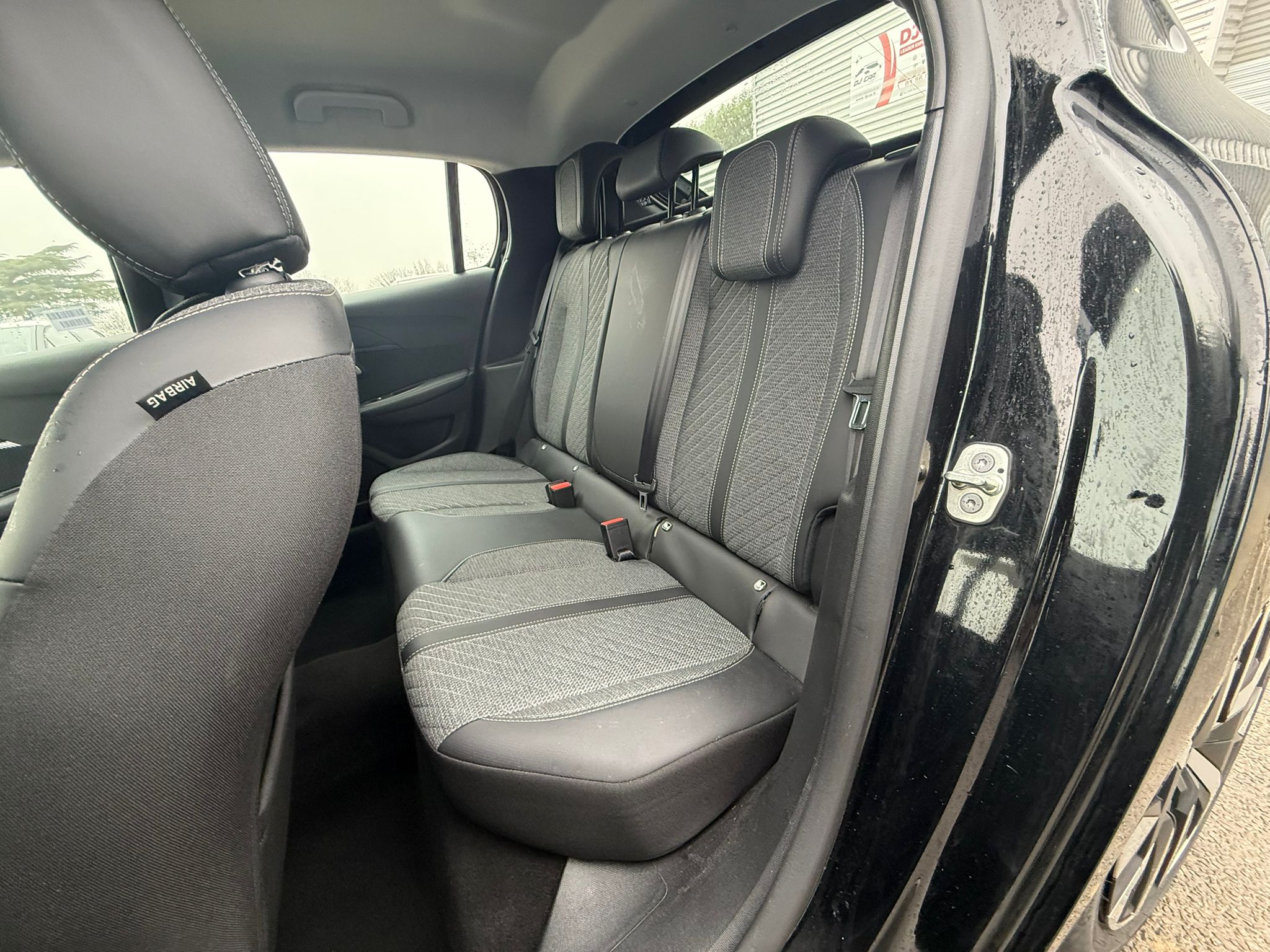 Achat PEUGEOT 208 1.2 PureTech 75 S&S BVM5 Active – 5P 31/10/2024 en France pour importation en Algérie (Occasion). Spécialiste Export -3 ans, CCR, Mujahid chez DJ CAR. Réf 28ziraa