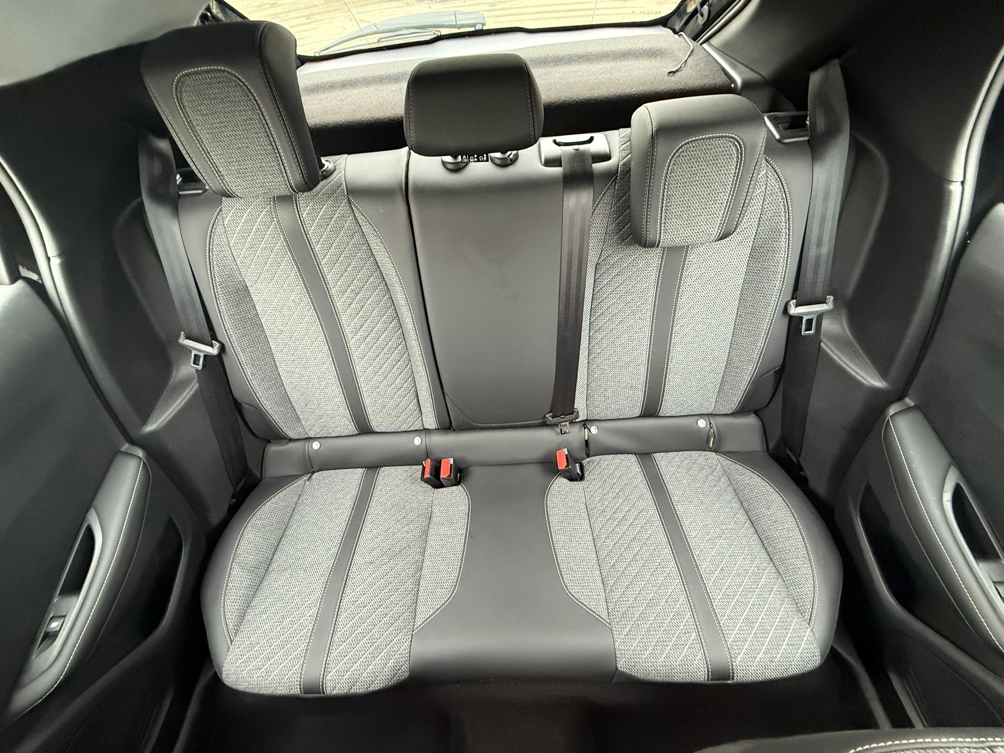 Achat PEUGEOT 208 1.2 PureTech 75 S&S BVM5 Active – 5P 31/10/2024 en France pour importation en Algérie (Occasion). Spécialiste Export -3 ans, CCR, Mujahid chez DJ CAR. Réf 28ziraa