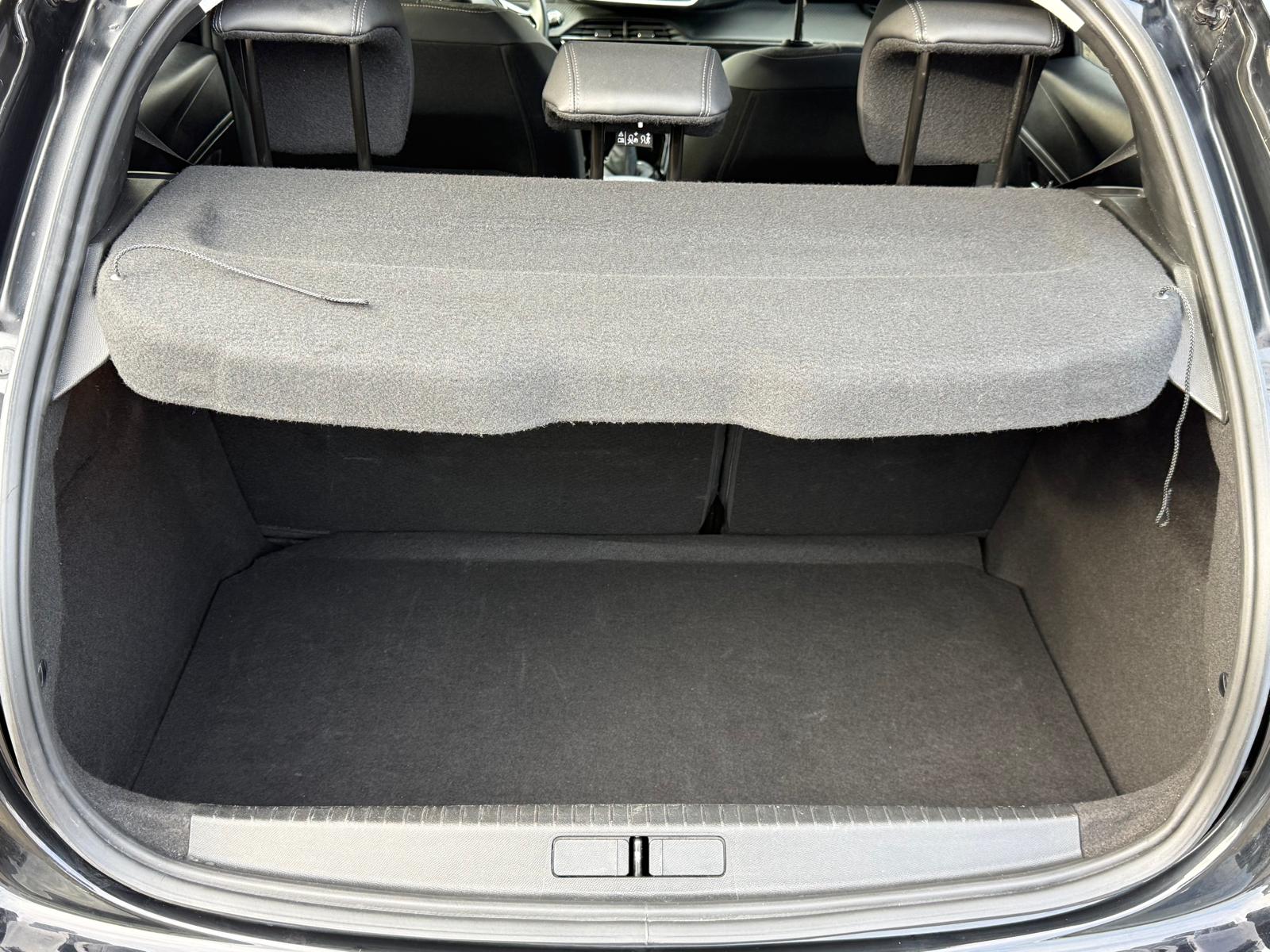 Achat PEUGEOT 208 1.2 PureTech 100 S&S BVM6 Allure – 5P 08/03/2024 en France pour importation en Algérie (Occasion). Spécialiste Export -3 ans, CCR, Mujahid chez DJ CAR. Réf 6we4719k