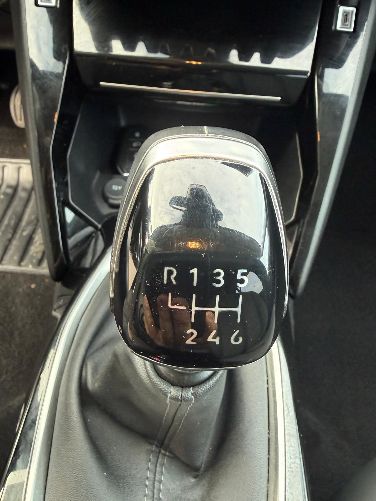 Achat PEUGEOT 208 1.2 PureTech 100 S&S BVM6 Allure – 5P 08/03/2024 en France pour importation en Algérie (Occasion). Spécialiste Export -3 ans, CCR, Mujahid chez DJ CAR. Réf 6we4719k