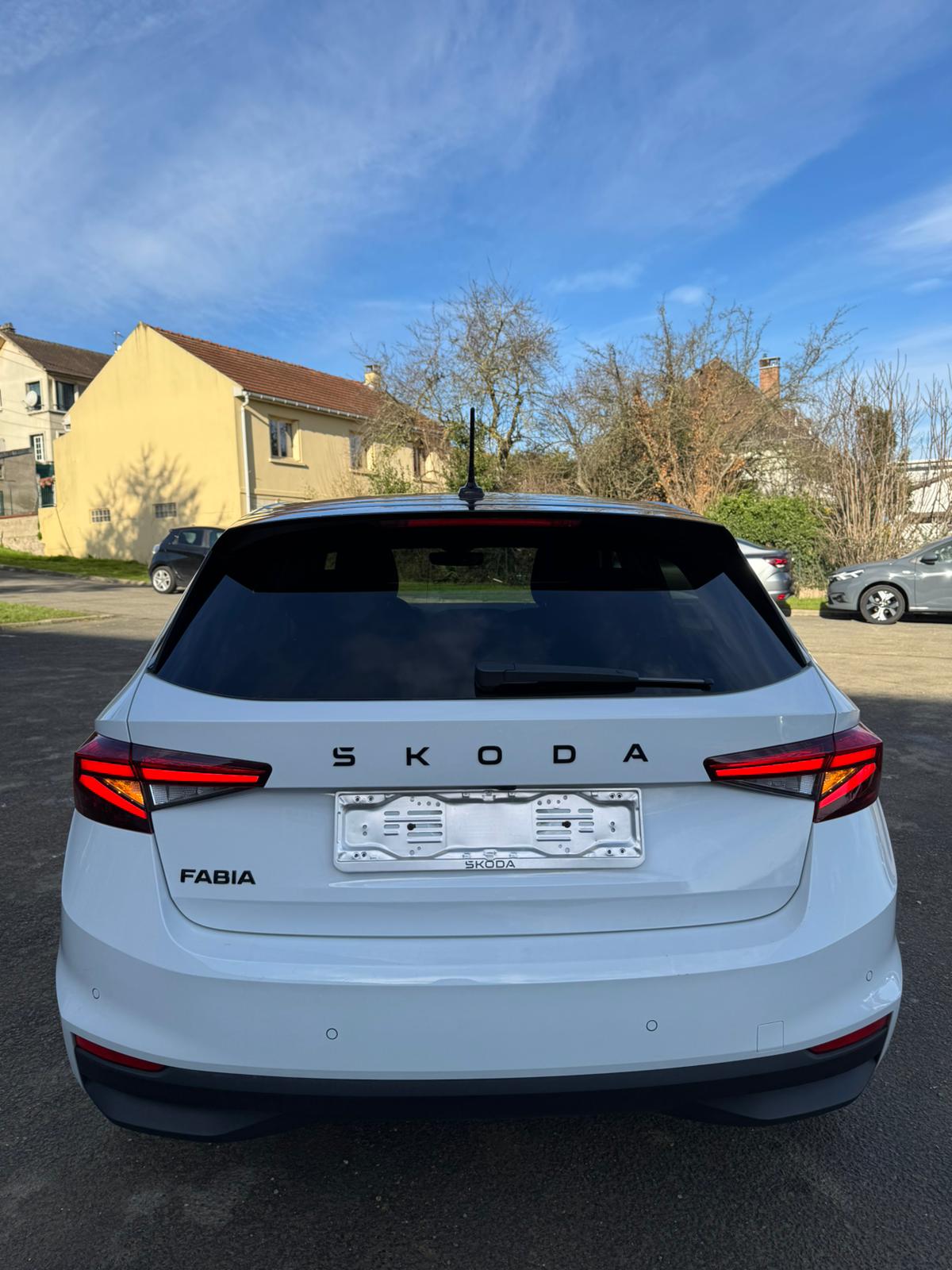 Achat SKODA FABIA 1.0 TSI EVO 95 CV 130 EDITION 28/03/2025 en France pour importation en Algérie (Occasion). Spécialiste Export -3 ans, CCR, Mujahid chez DJ CAR. Réf rm0i98