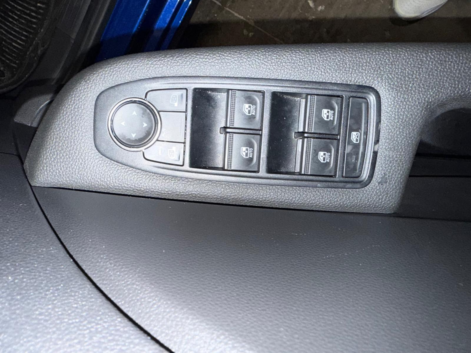 Achat RENAULT CLIO V 1.0 TCe 90 ch Phase 2 Evolution – BVM6 – 5P 16/04/2025 en France pour importation en Algérie (Occasion). Spécialiste Export -3 ans, CCR, Mujahid chez DJ CAR. Réf m9lfvdt