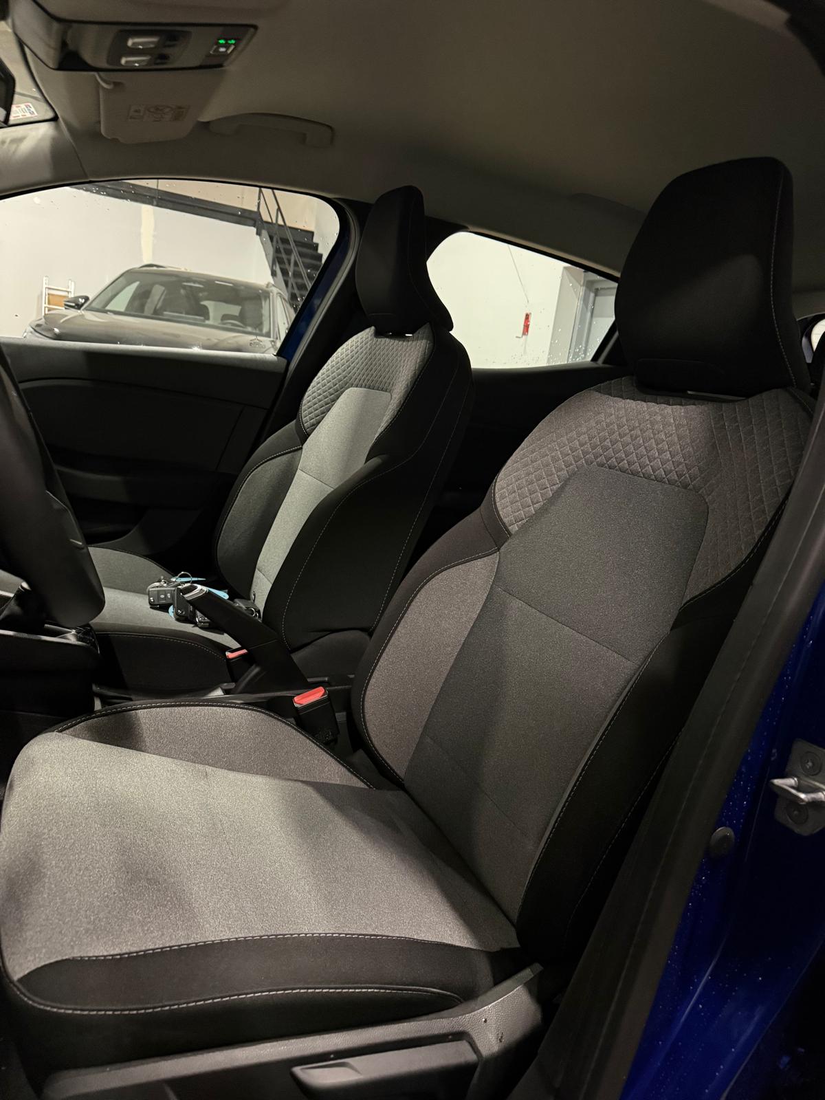 Achat RENAULT CLIO V 1.0 TCe 90 ch Phase 2 Evolution – BVM6 – 5P 16/04/2025 en France pour importation en Algérie (Occasion). Spécialiste Export -3 ans, CCR, Mujahid chez DJ CAR. Réf m9lfvdt