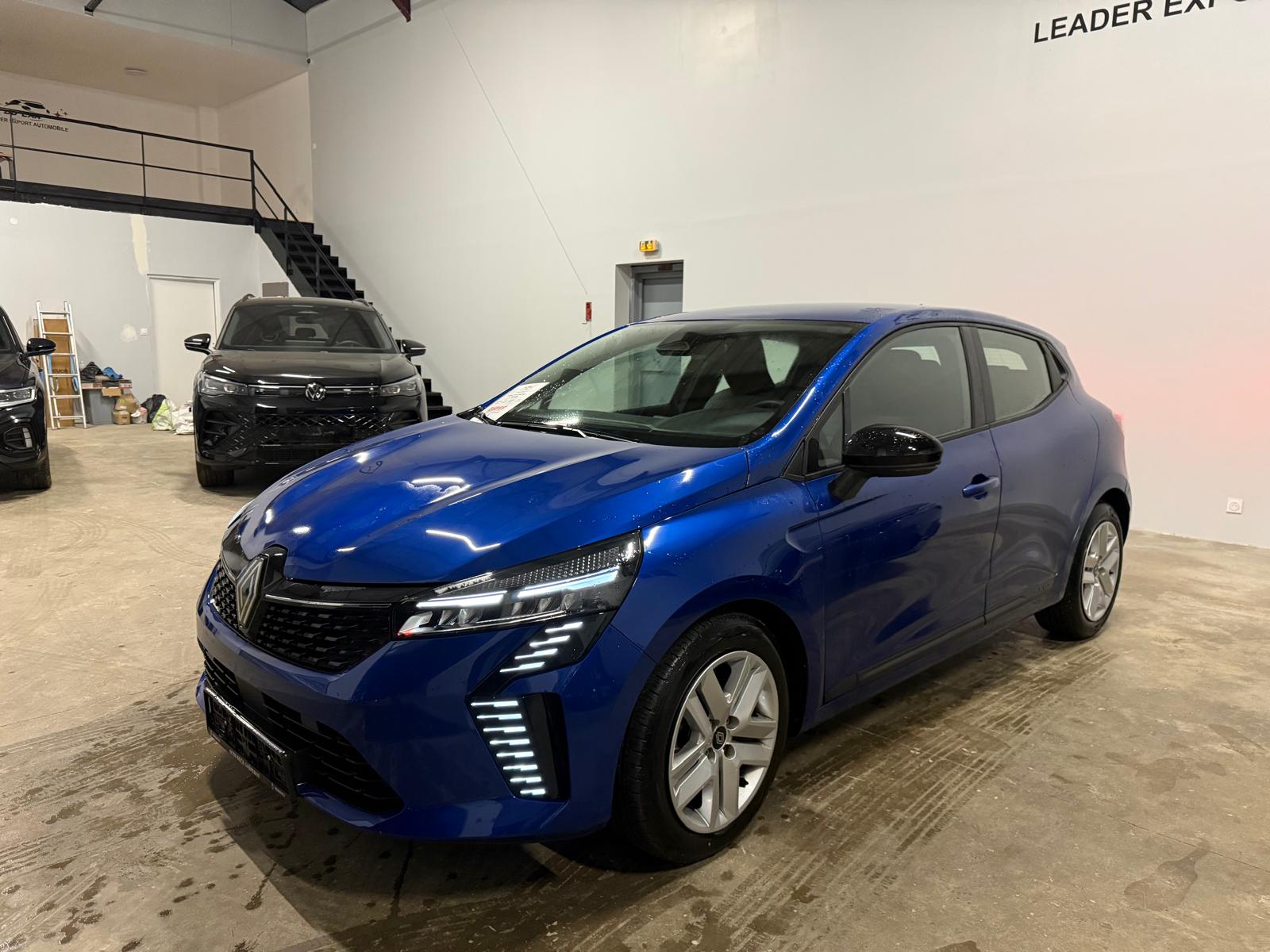 Achat RENAULT CLIO V 1.0 TCe 90 ch Phase 2 Evolution – BVM6 – 5P 16/04/2025 en France pour importation en Algérie (Occasion). Spécialiste Export -3 ans, CCR, Mujahid chez DJ CAR. Réf m9lfvdt