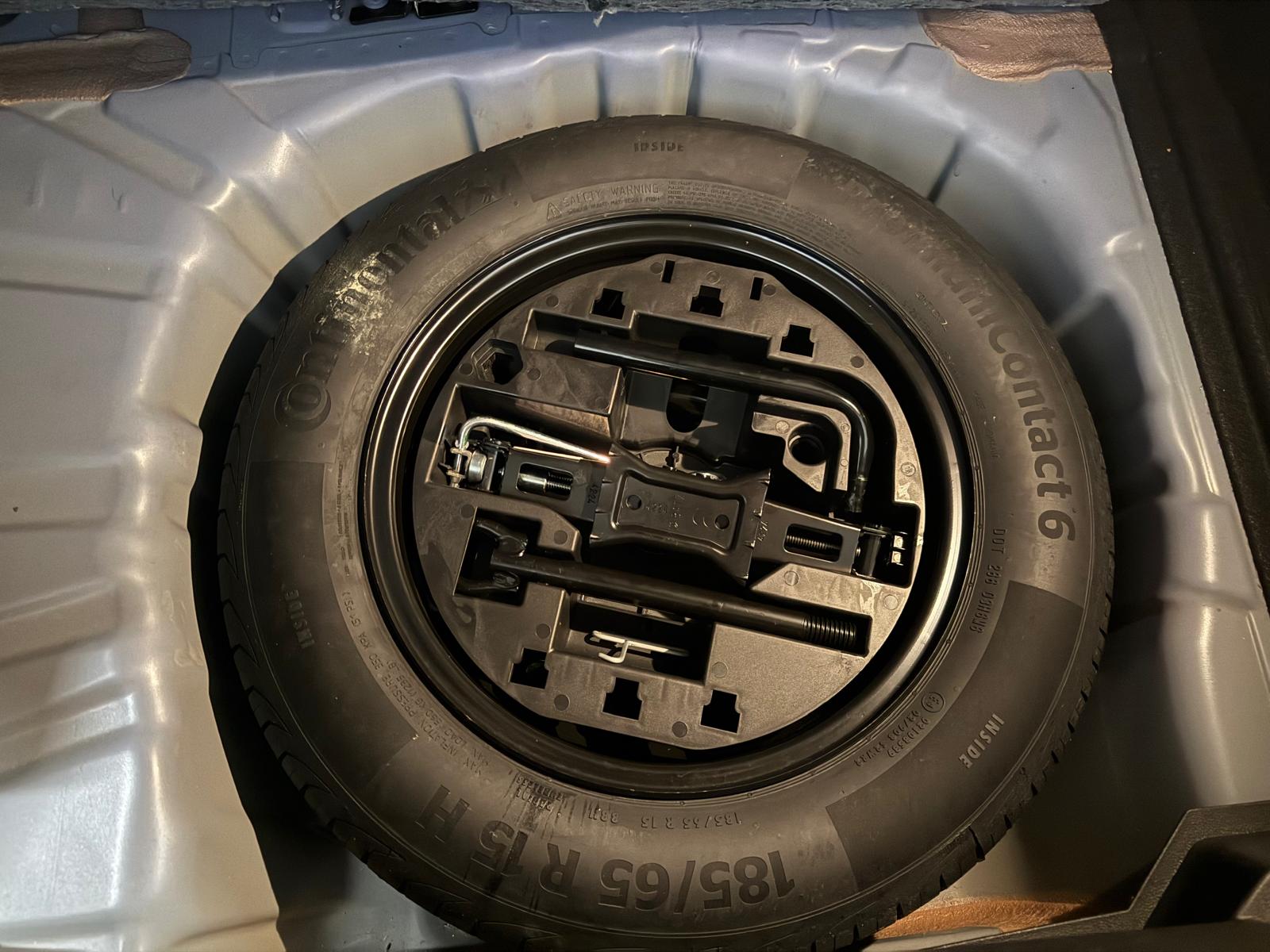 Achat RENAULT CLIO V 1.0 TCe 90 ch Phase 2 Evolution – BVM6 – 5P 16/04/2025 en France pour importation en Algérie (Occasion). Spécialiste Export -3 ans, CCR, Mujahid chez DJ CAR. Réf m9lfvdt