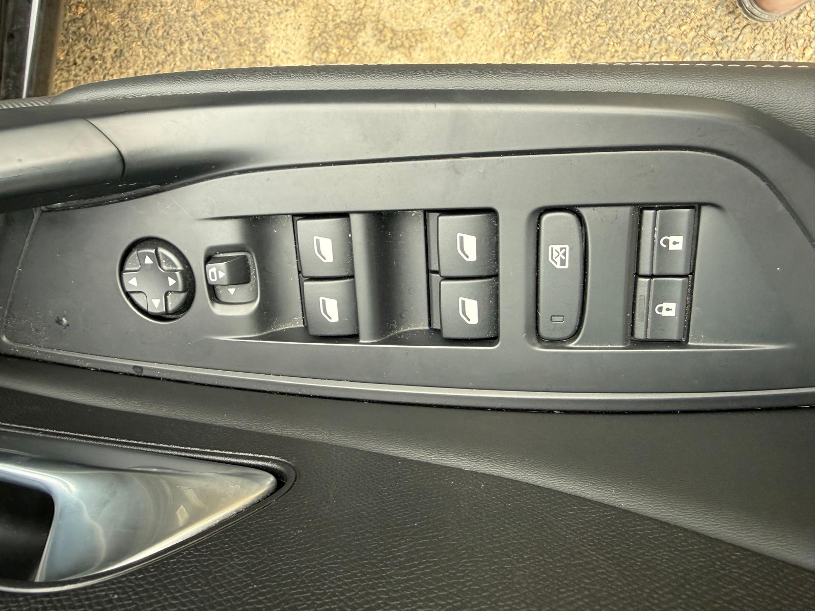 Achat PEUGEOT 308 1.2 PURETECH 130CH ALLURE EAT8 26/02/2024 en France pour importation en Algérie (Occasion). Spécialiste Export -3 ans, CCR, Mujahid chez DJ CAR. Réf 9clgisw1