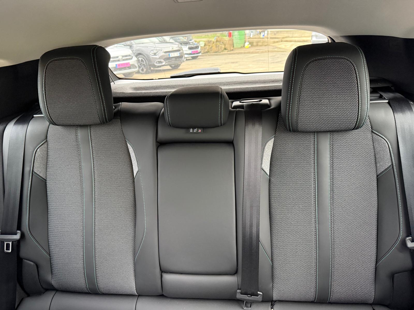 Achat PEUGEOT 308 1.2 PURETECH 130CH ALLURE EAT8 26/02/2024 en France pour importation en Algérie (Occasion). Spécialiste Export -3 ans, CCR, Mujahid chez DJ CAR. Réf 9clgisw1