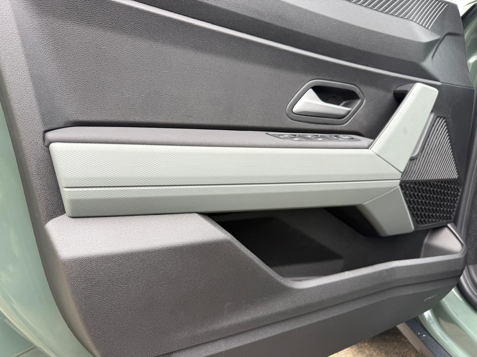 Achat DACIA DUSTER New Extreme 1.3 Tce 150 Ch BVA 2026 en France pour importation en Algérie (Neuf). Spécialiste Export -3 ans, CCR, Mujahid chez DJ CAR. Réf cswv82l