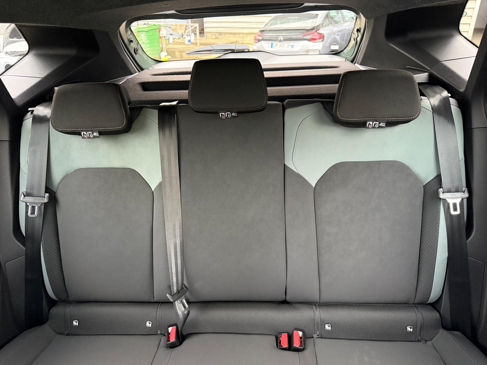 Achat DACIA DUSTER New Extreme 1.3 Tce 150 Ch BVA 2026 en France pour importation en Algérie (Neuf). Spécialiste Export -3 ans, CCR, Mujahid chez DJ CAR. Réf cswv82l