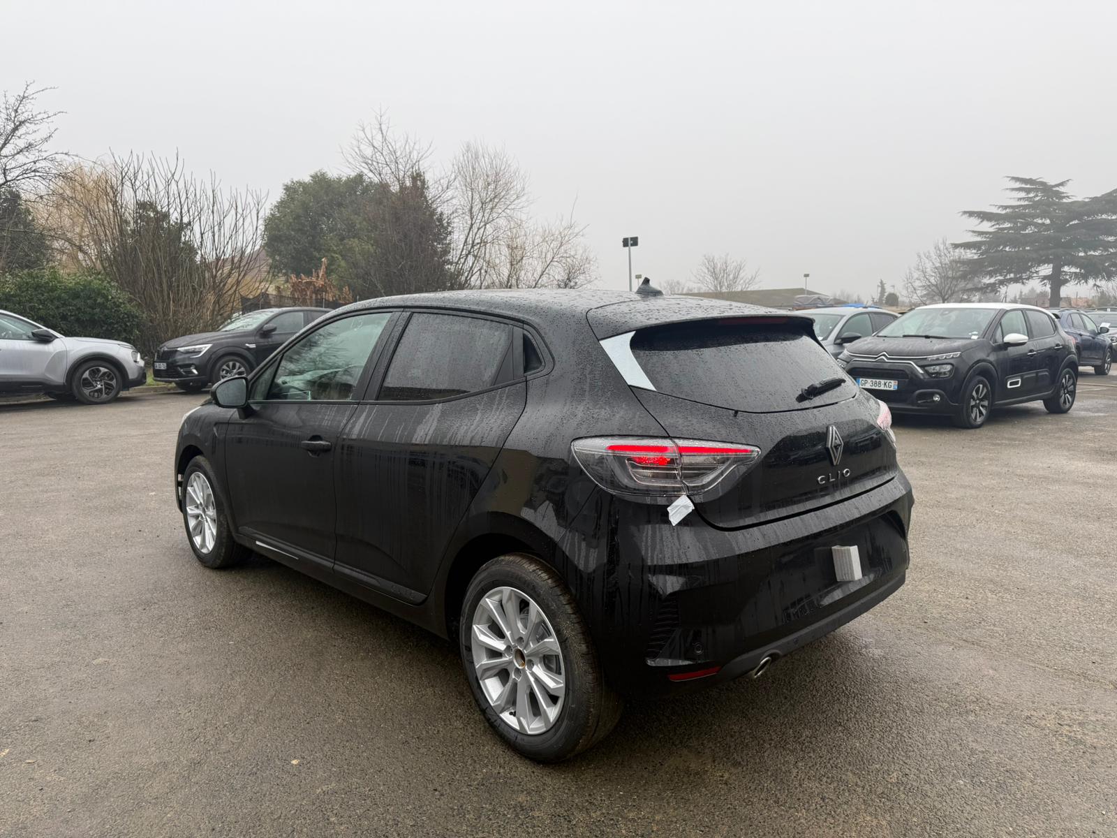 Achat RENAULT CLIO V Evolution Phase II 1.5 DCI 115CH BVM6 2026 en France pour importation en Algérie (Neuf). Spécialiste Export -3 ans, CCR, Mujahid chez DJ CAR. Réf 7q941wax