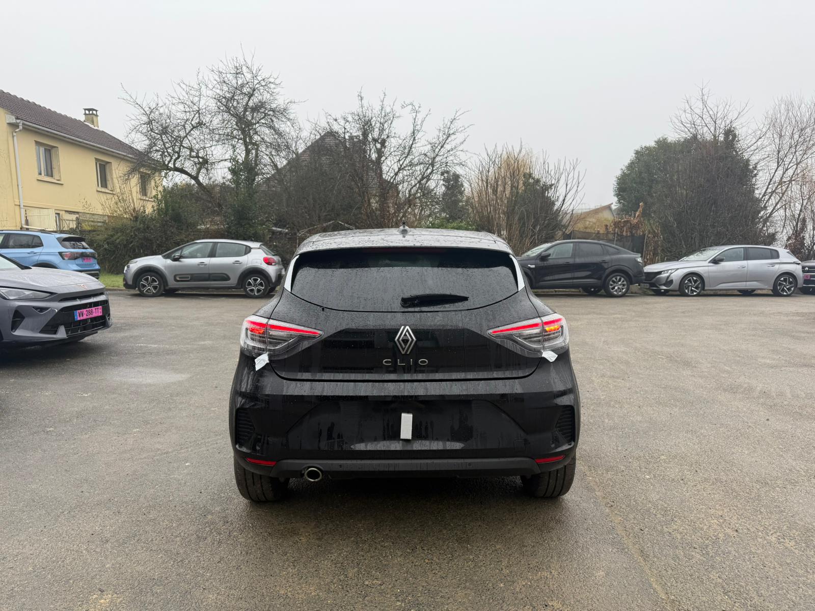 Achat RENAULT CLIO V Evolution Phase II 1.5 DCI 115CH BVM6 2026 en France pour importation en Algérie (Neuf). Spécialiste Export -3 ans, CCR, Mujahid chez DJ CAR. Réf 7q941wax