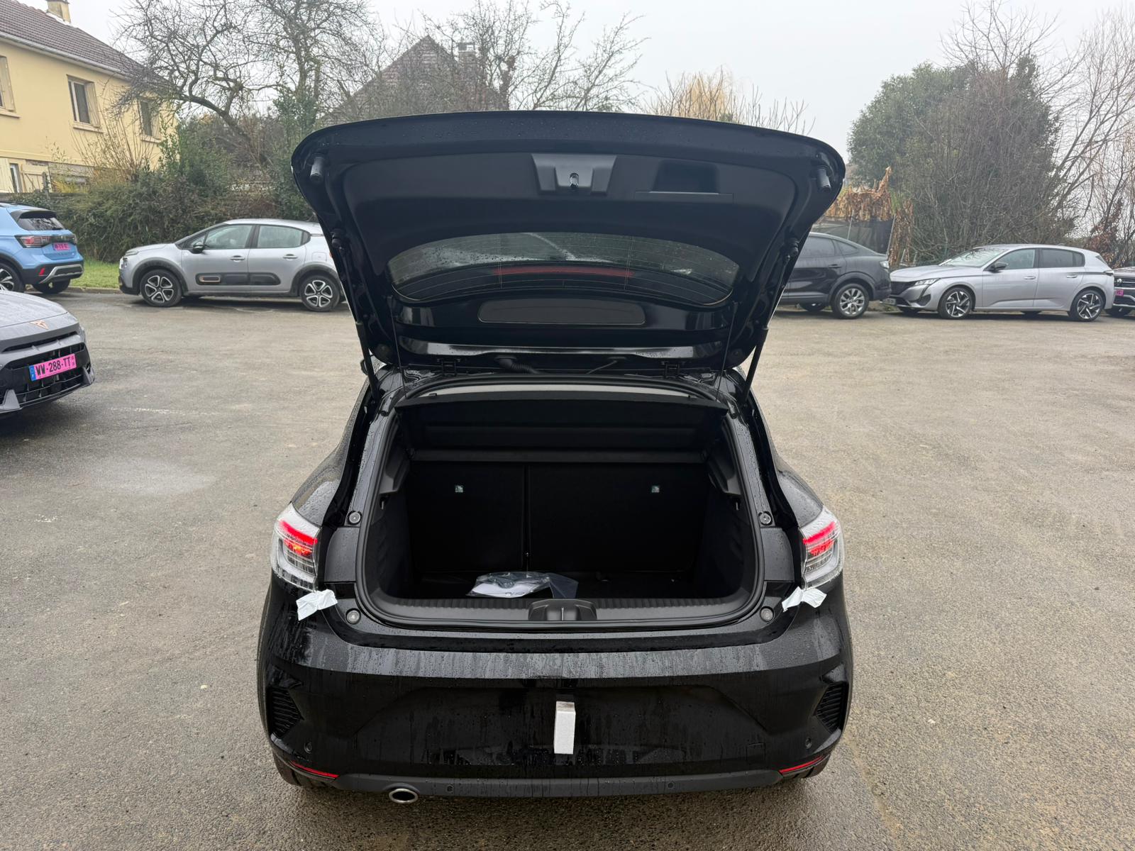 Achat RENAULT CLIO V Evolution Phase II 1.5 DCI 115CH BVM6 2026 en France pour importation en Algérie (Neuf). Spécialiste Export -3 ans, CCR, Mujahid chez DJ CAR. Réf 7q941wax