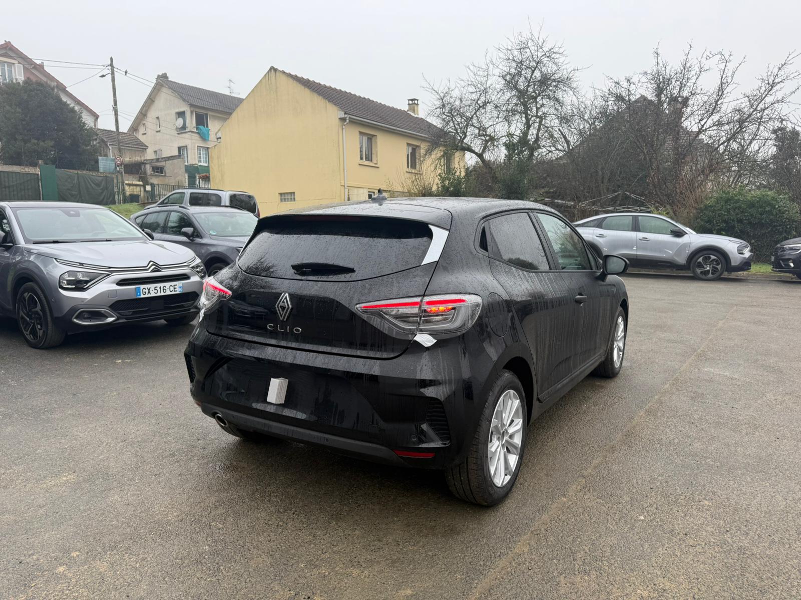 Achat RENAULT CLIO V Evolution Phase II 1.5 DCI 115CH BVM6 2026 en France pour importation en Algérie (Neuf). Spécialiste Export -3 ans, CCR, Mujahid chez DJ CAR. Réf 7q941wax