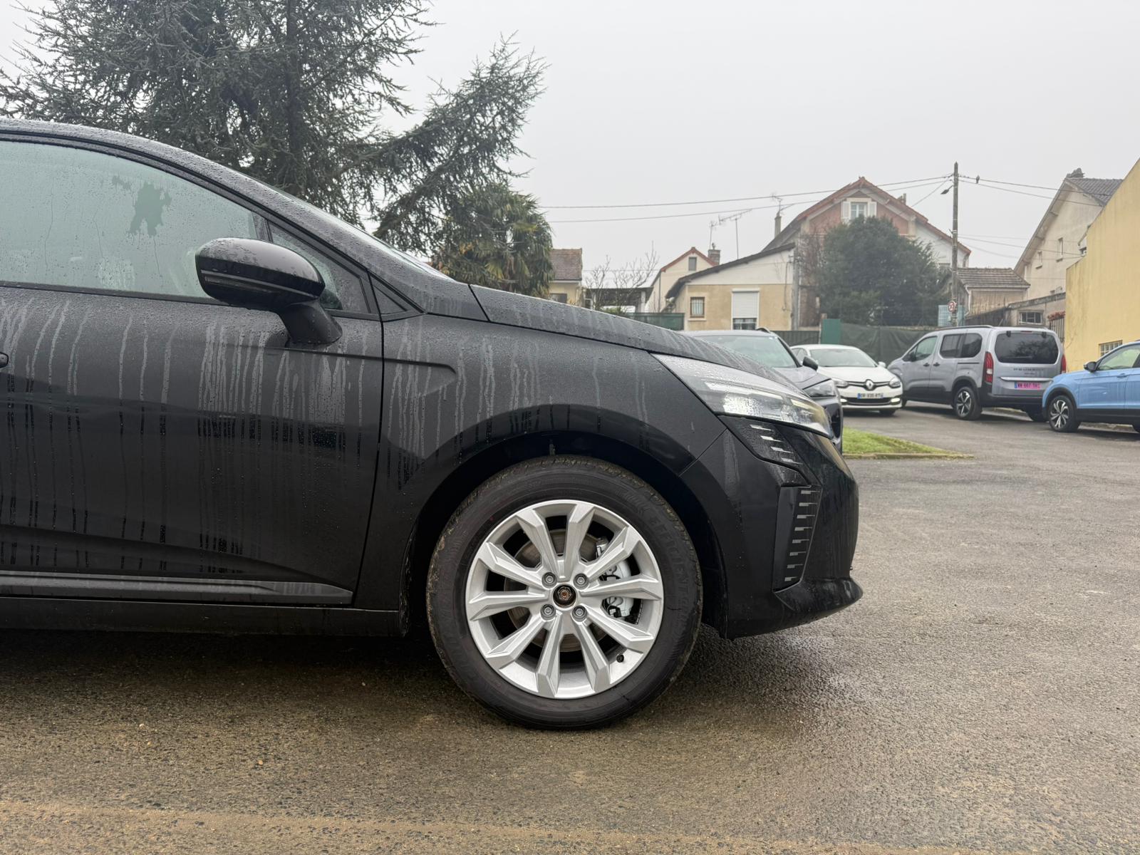 Achat RENAULT CLIO V Evolution Phase II 1.5 DCI 115CH BVM6 2026 en France pour importation en Algérie (Neuf). Spécialiste Export -3 ans, CCR, Mujahid chez DJ CAR. Réf 7q941wax