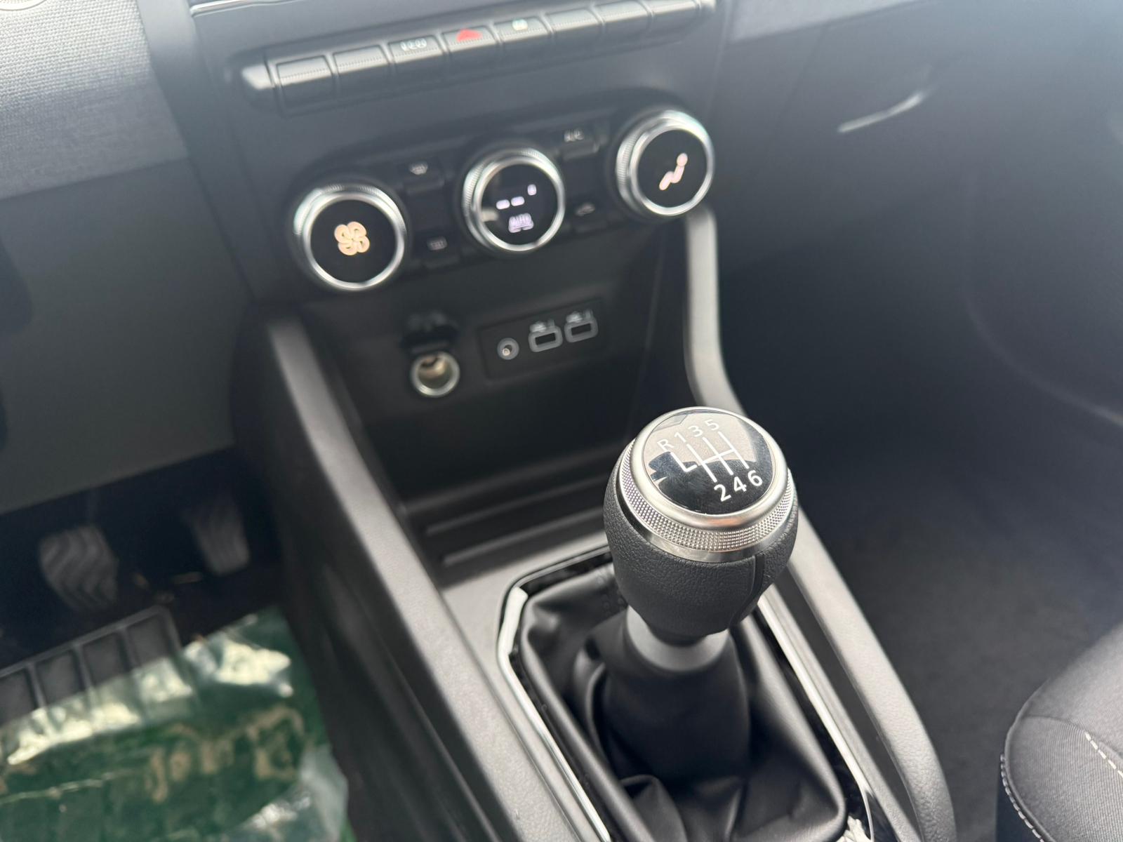 Achat RENAULT CLIO V Evolution Phase II 1.5 DCI 115CH BVM6 2026 en France pour importation en Algérie (Neuf). Spécialiste Export -3 ans, CCR, Mujahid chez DJ CAR. Réf 7q941wax