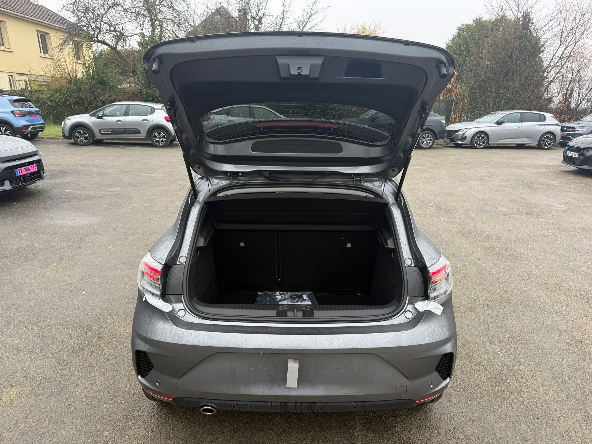 Achat RENAULT CLIO V Evolution Phase II 1.5 DCI 115CH BVM6 2026 en France pour importation en Algérie (Neuf). Spécialiste Export -3 ans, CCR, Mujahid chez DJ CAR. Réf bxe65sno